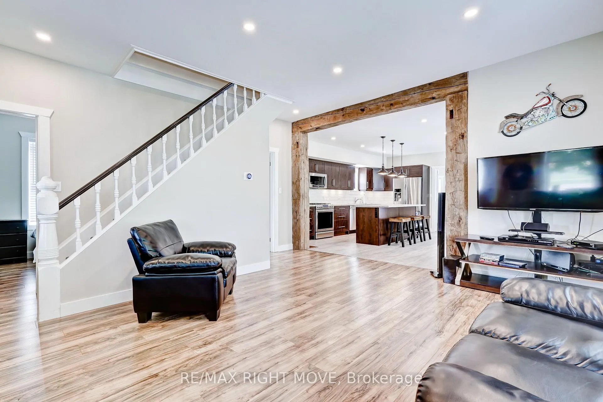 Photo 9 of 209 Atherley Road, Orillia — HOMEH