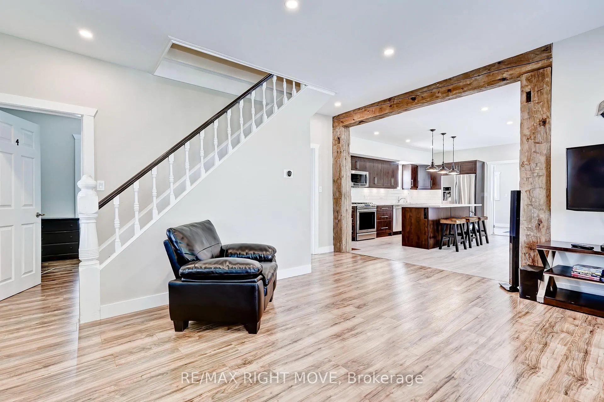 Photo 10 of 209 Atherley Road, Orillia — HOMEH