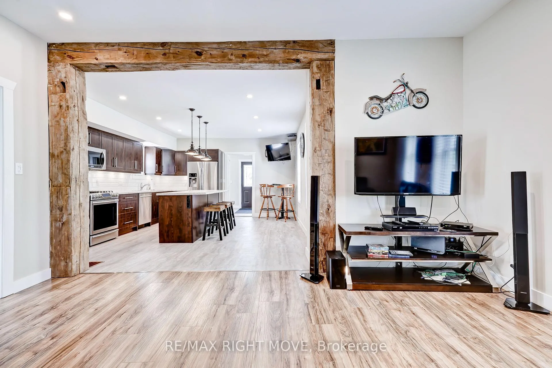 Photo 11 of 209 Atherley Road, Orillia — HOMEH