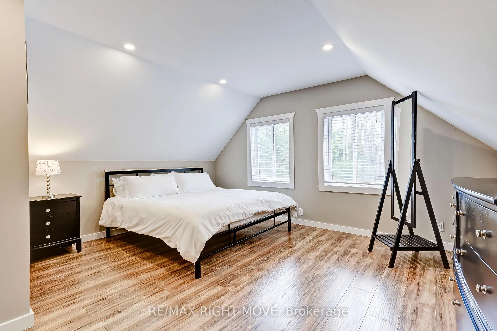Photo 18 of 209 Atherley Road, Orillia — HOMEH