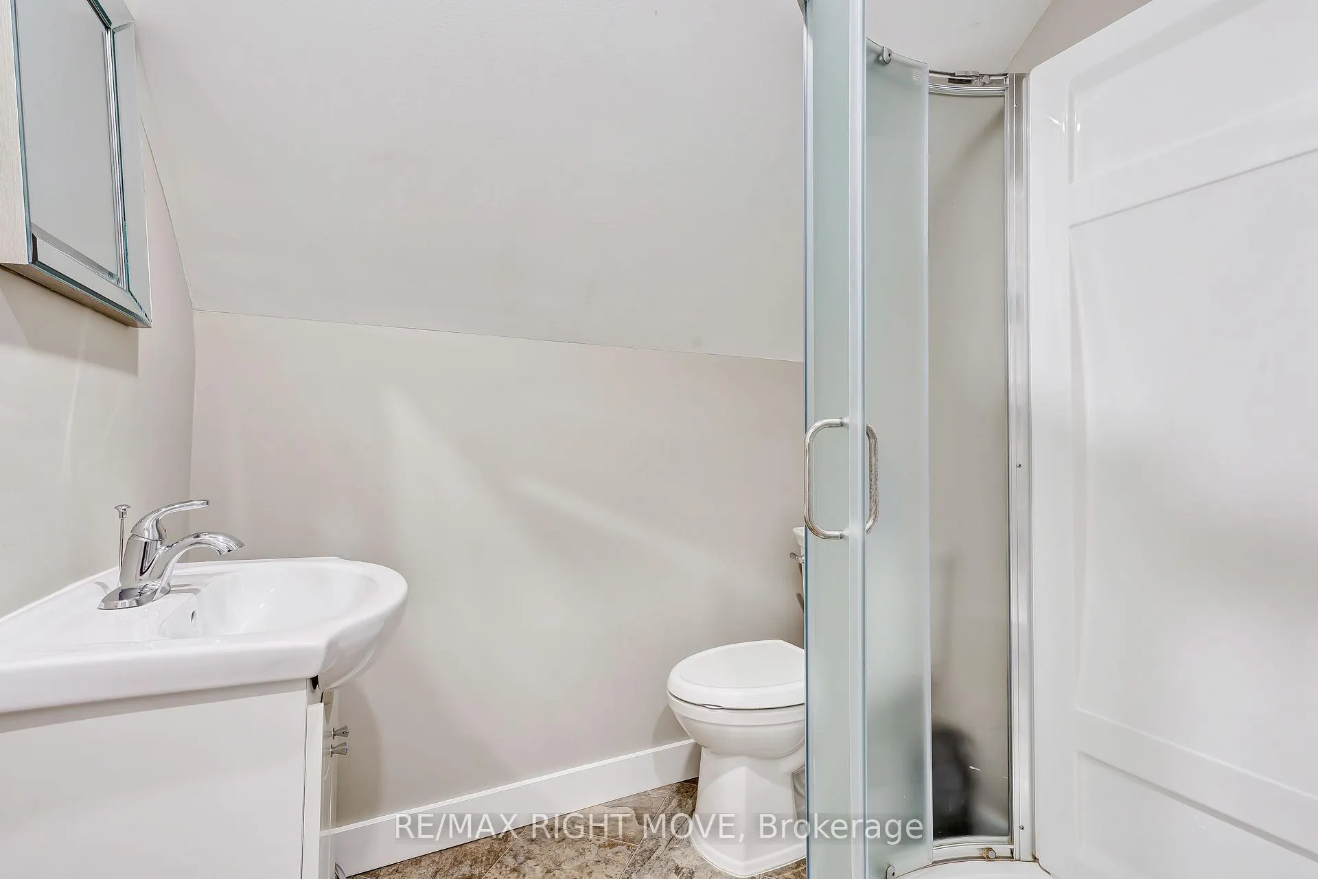 Photo 19 of 209 Atherley Road, Orillia — HOMEH