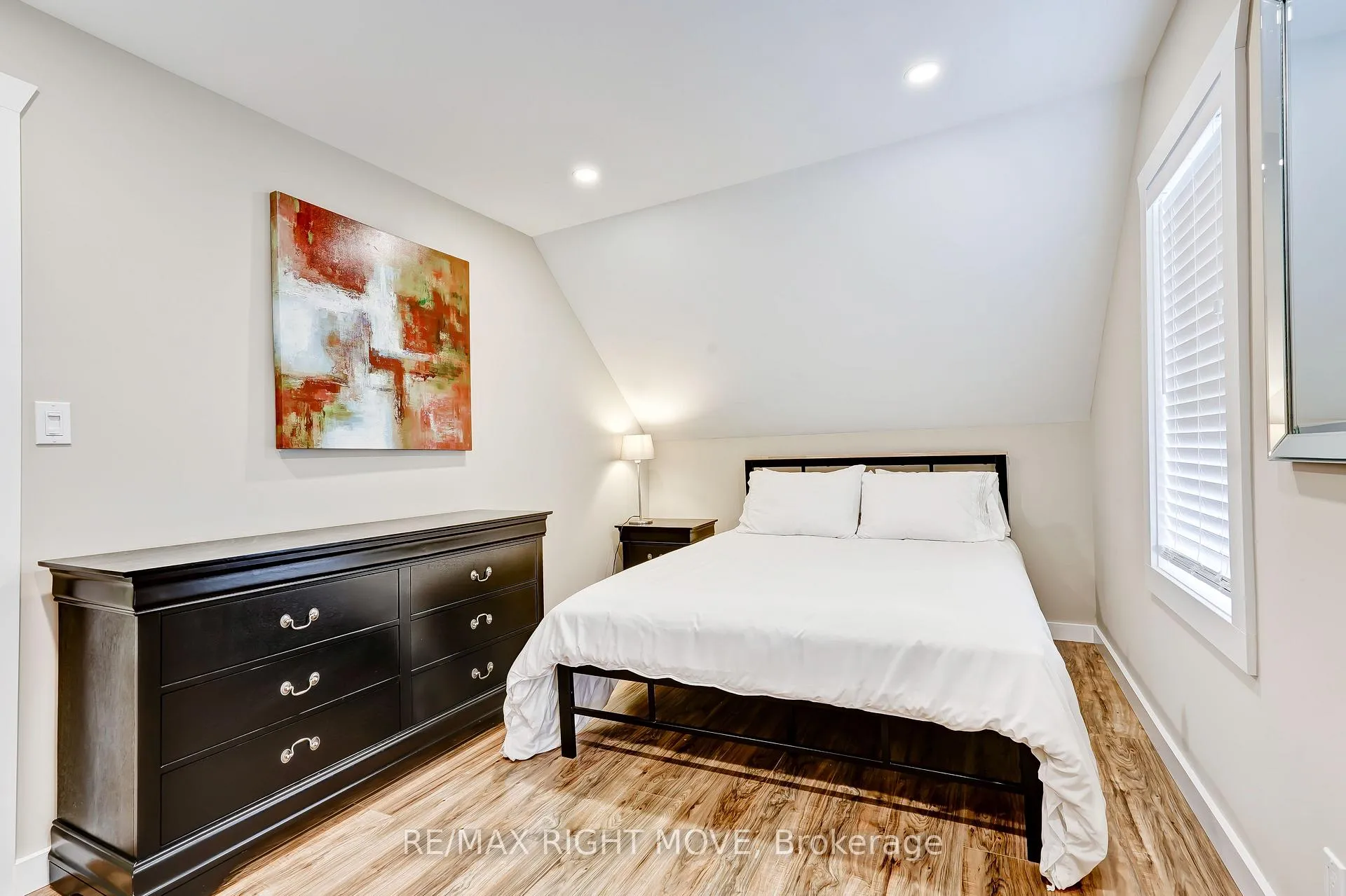 Photo 20 of 209 Atherley Road, Orillia — HOMEH