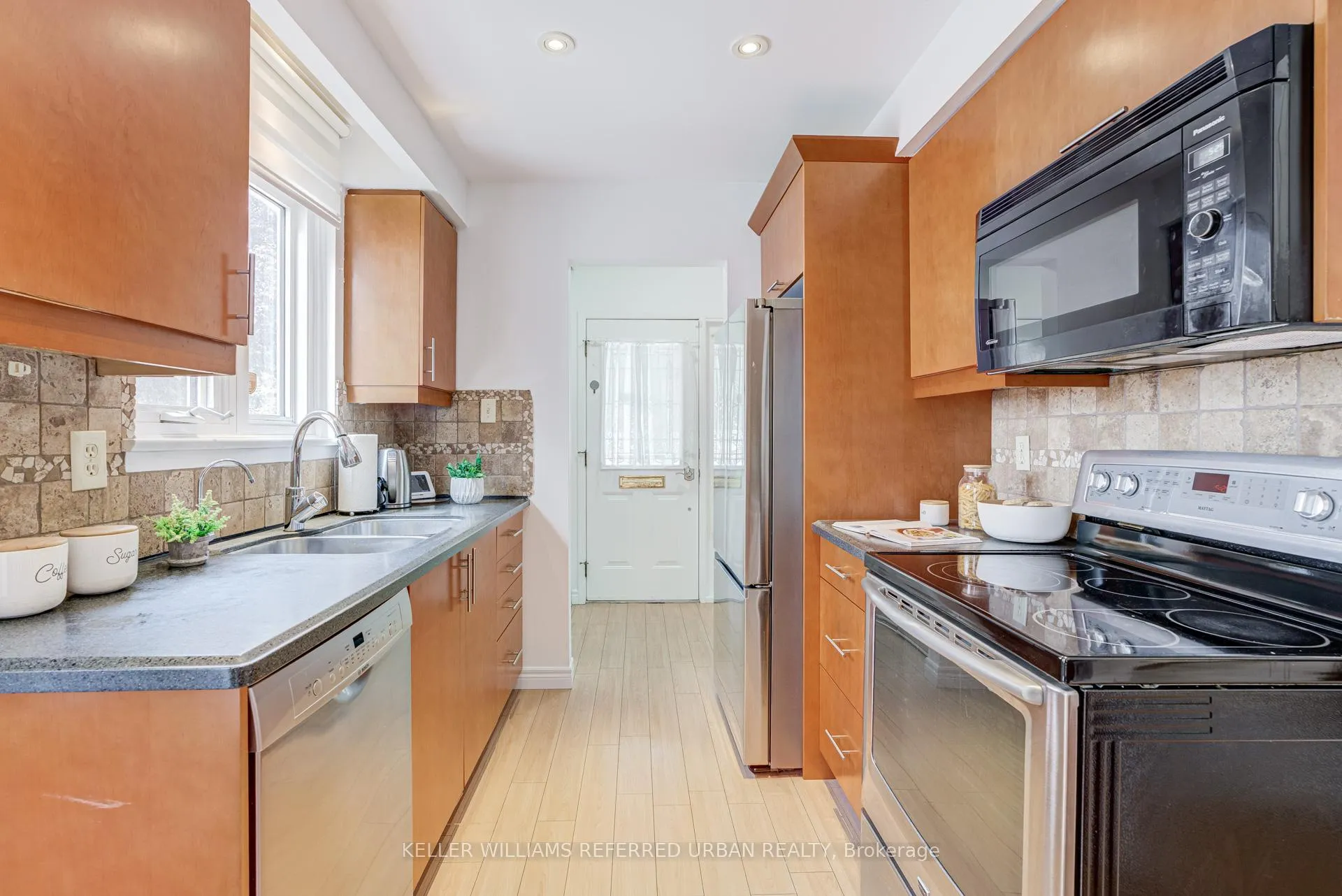 Photo 9 of 874 Finley Avenue, Ajax, South West — HOMEH