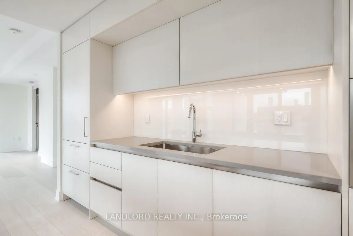 Photo 3 of Unit 304, 6 Jackes Avenue, Toronto, Rosedale-Moore Park — HOMEH