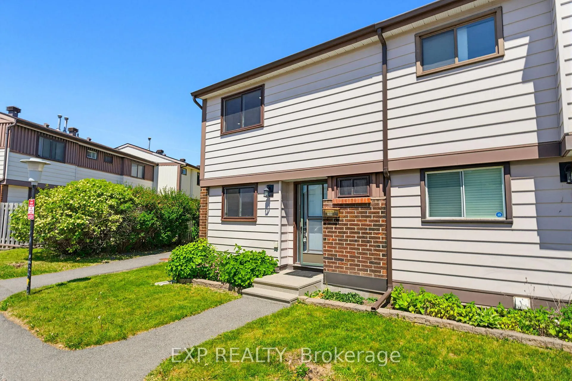 Photo 2 of Unit A, 10 Fieldgate Drive, Ottawa, Barrhaven - Knollsbrook — HOMEH