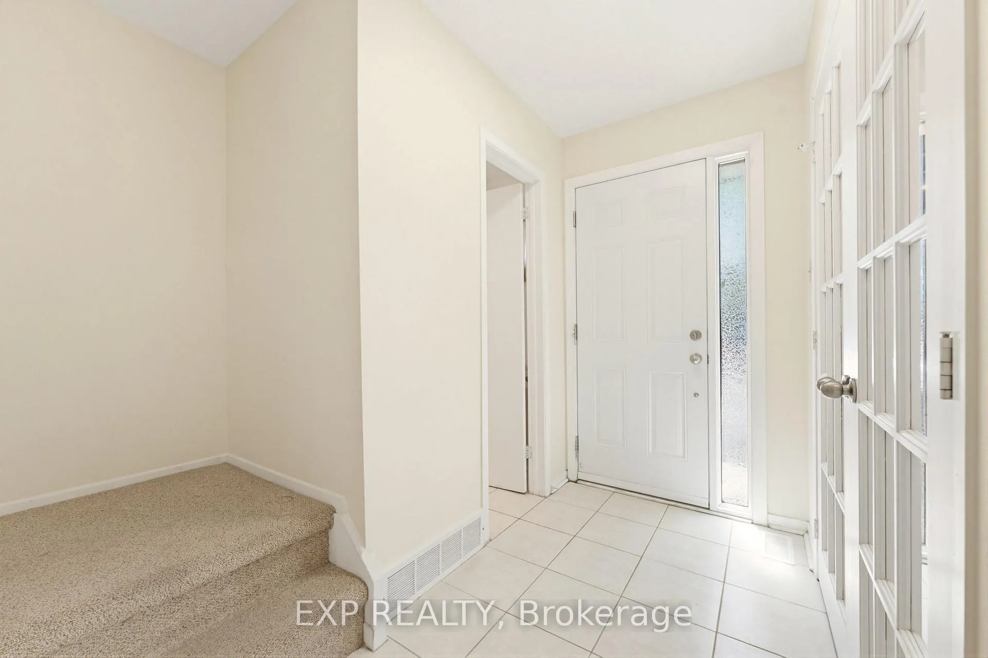 Photo 4 of Unit A, 10 Fieldgate Drive, Ottawa, Barrhaven - Knollsbrook — HOMEH