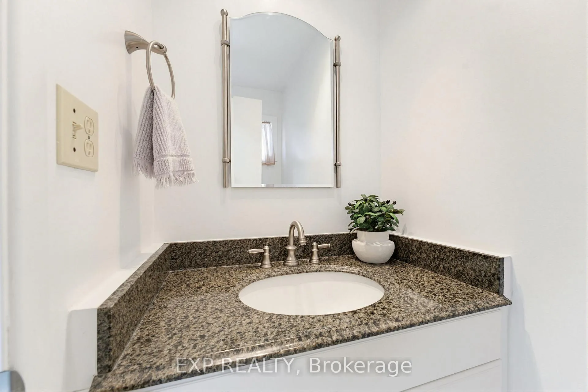 Photo 17 of Unit A, 10 Fieldgate Drive, Ottawa, Barrhaven - Knollsbrook — HOMEH