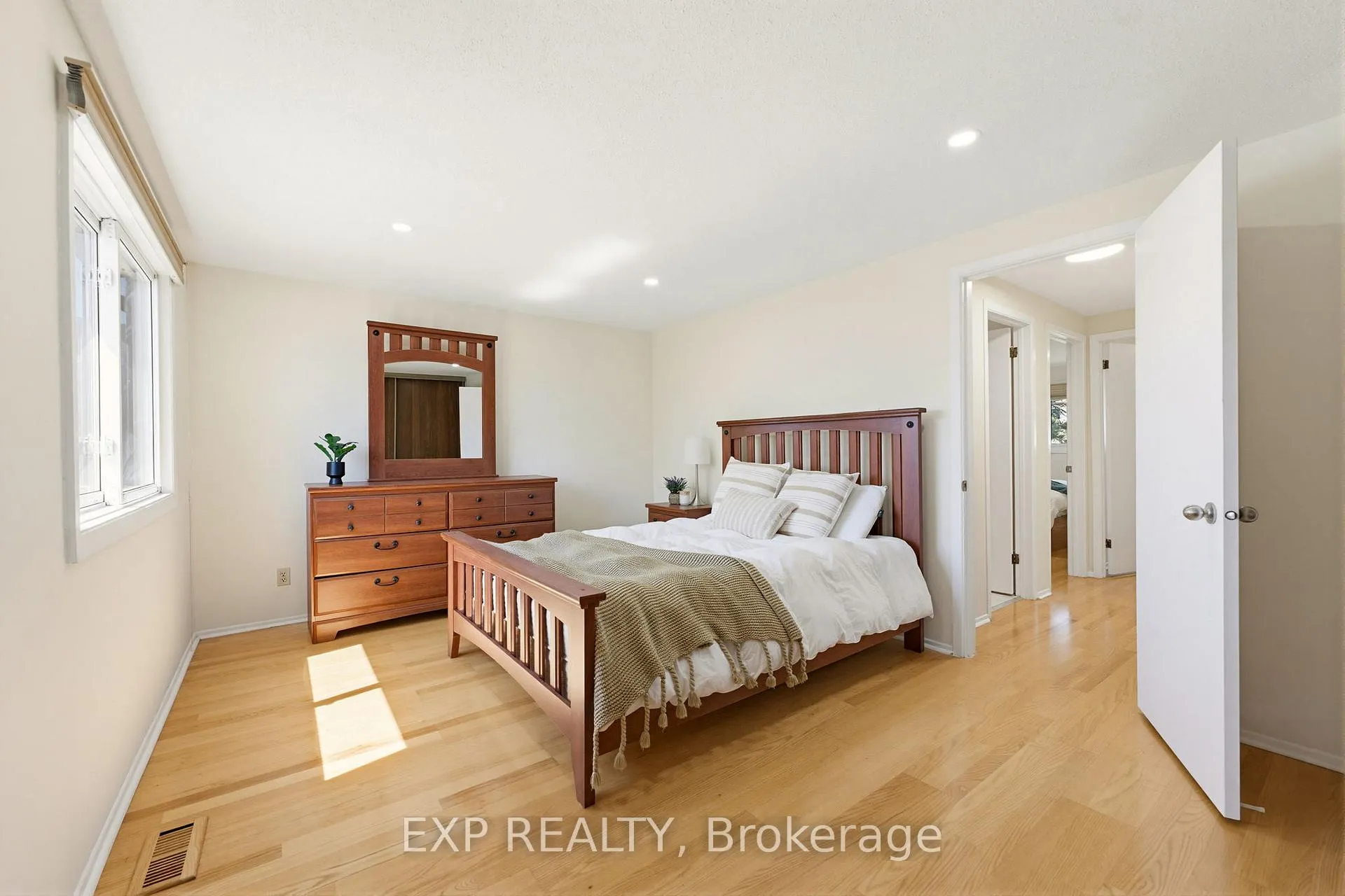 Photo 18 of Unit A, 10 Fieldgate Drive, Ottawa, Barrhaven - Knollsbrook — HOMEH