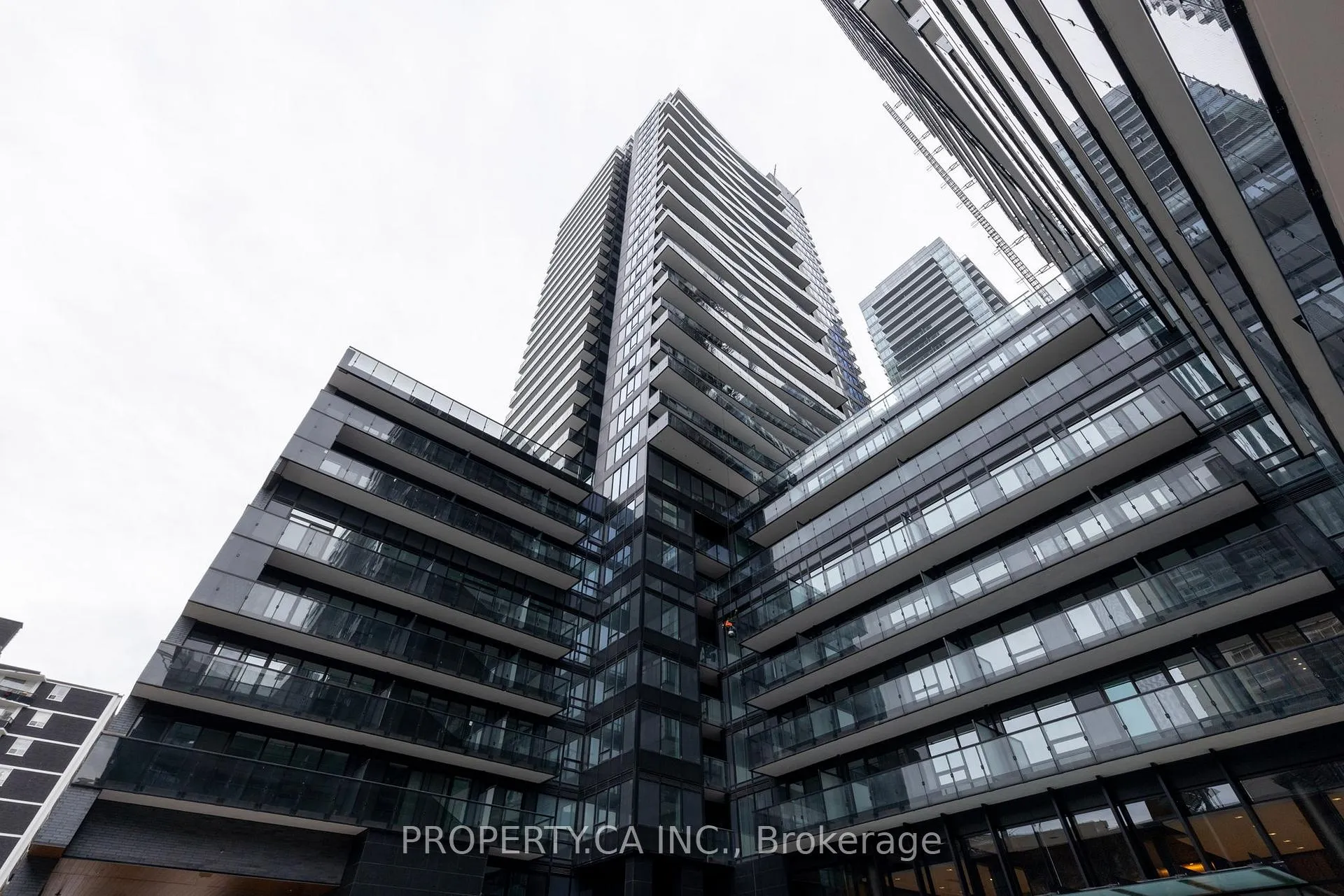 Photo 2 of Unit 1401, 127 Broadway Avenue, Toronto, Mount Pleasant West — HOMEH