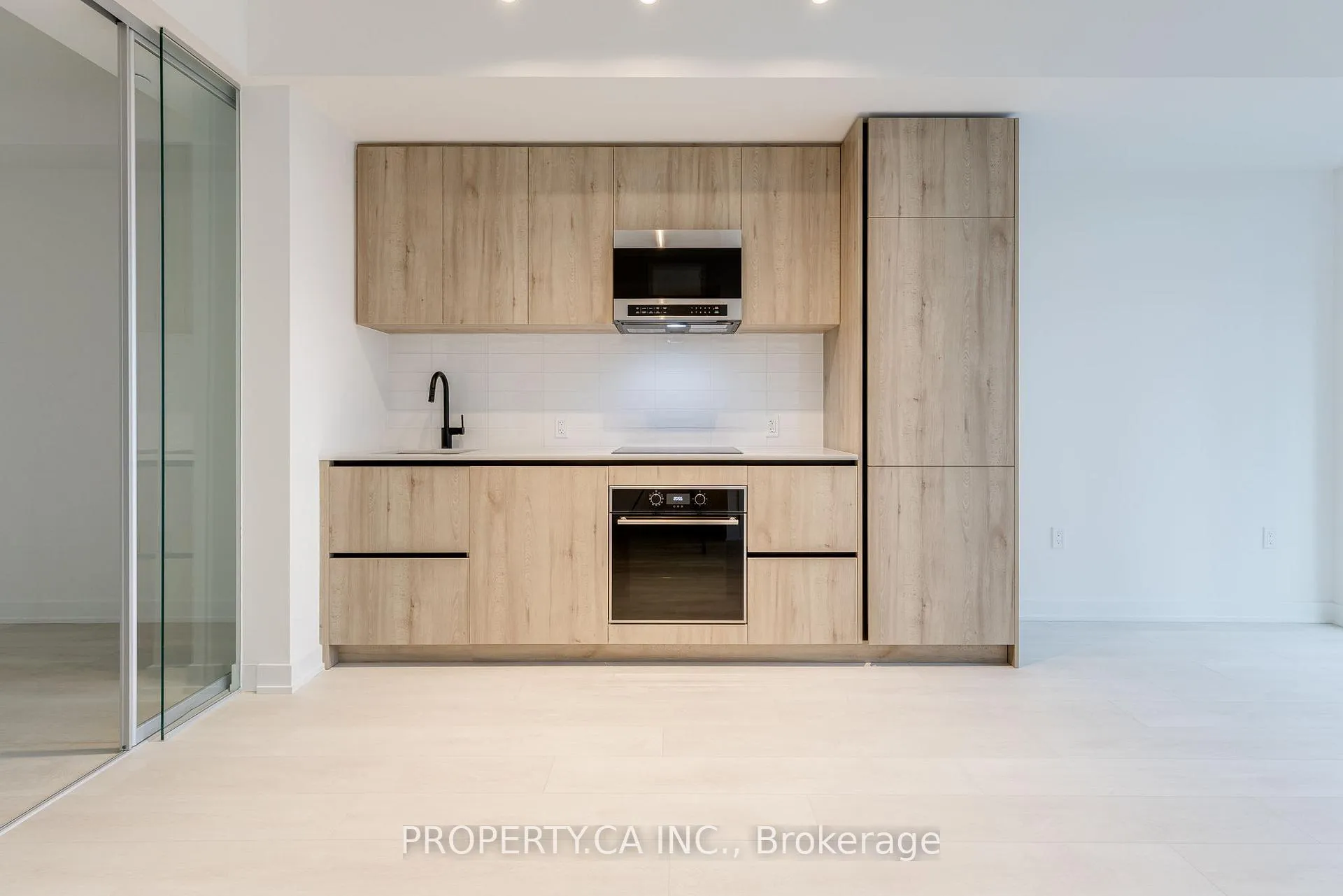 Photo 5 of Unit 1401, 127 Broadway Avenue, Toronto, Mount Pleasant West — HOMEH