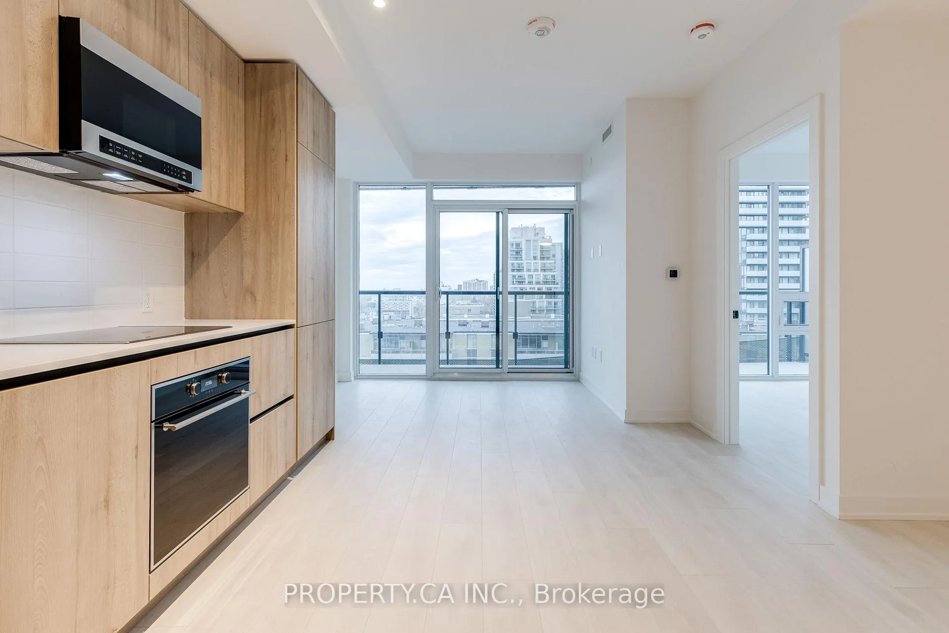 Photo 6 of Unit 1401, 127 Broadway Avenue, Toronto, Mount Pleasant West — HOMEH
