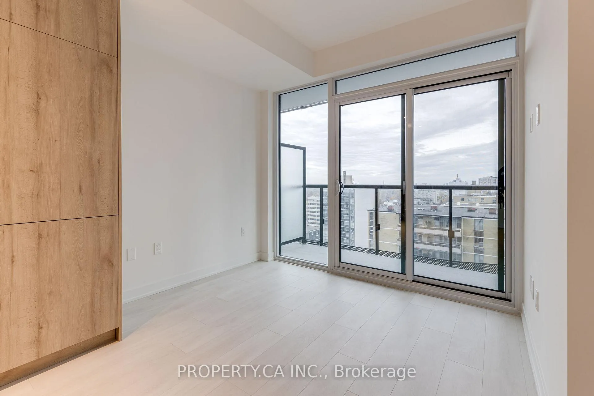 Photo 7 of Unit 1401, 127 Broadway Avenue, Toronto, Mount Pleasant West — HOMEH
