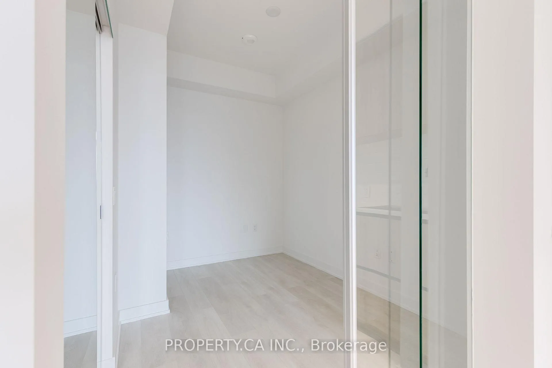 Photo 14 of Unit 1401, 127 Broadway Avenue, Toronto, Mount Pleasant West — HOMEH