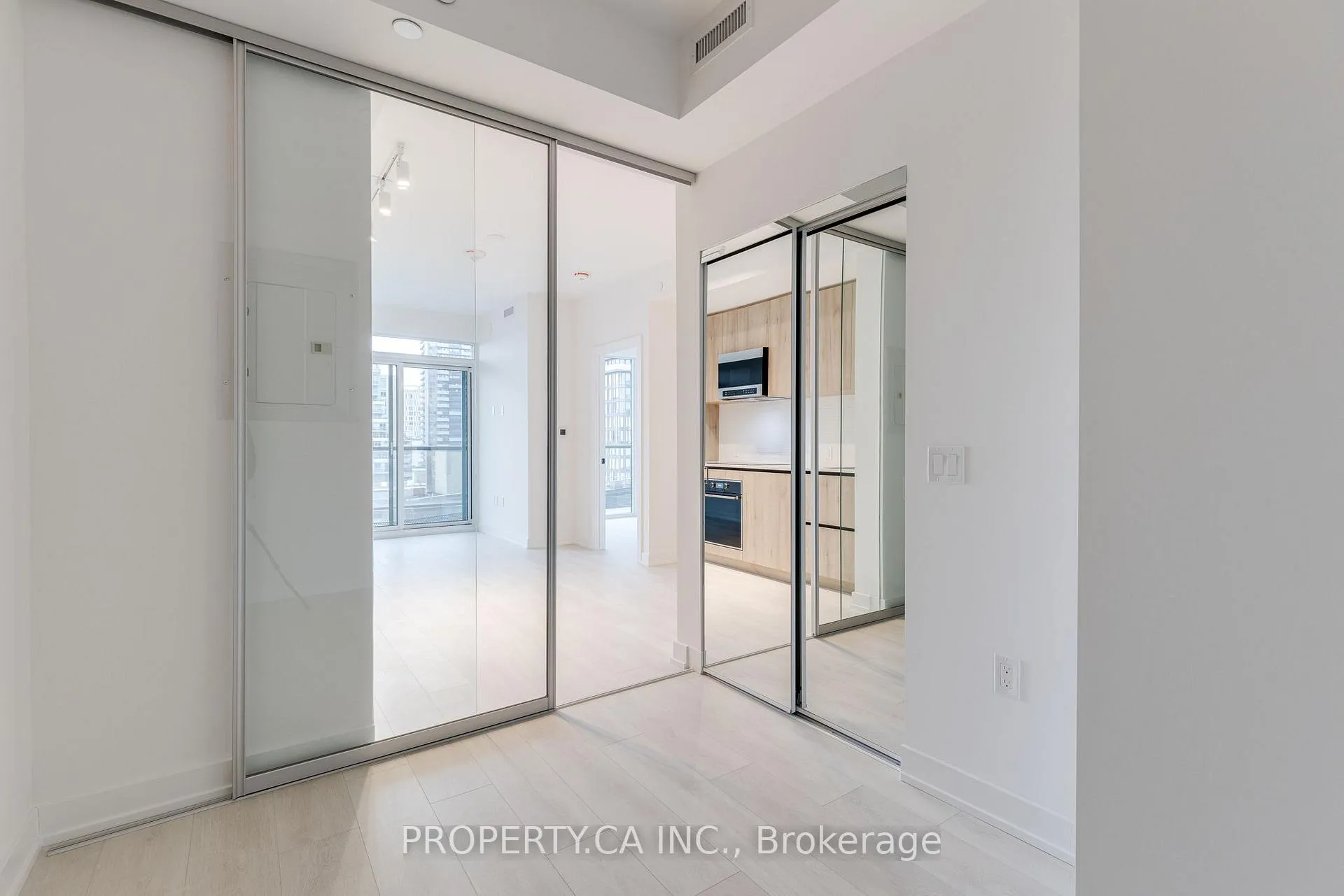 Photo 15 of Unit 1401, 127 Broadway Avenue, Toronto, Mount Pleasant West — HOMEH