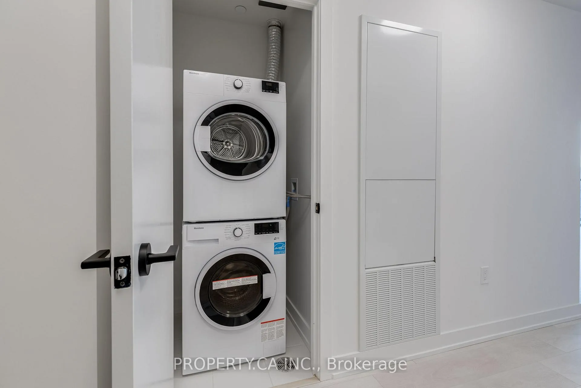 Photo 18 of Unit 1401, 127 Broadway Avenue, Toronto, Mount Pleasant West — HOMEH
