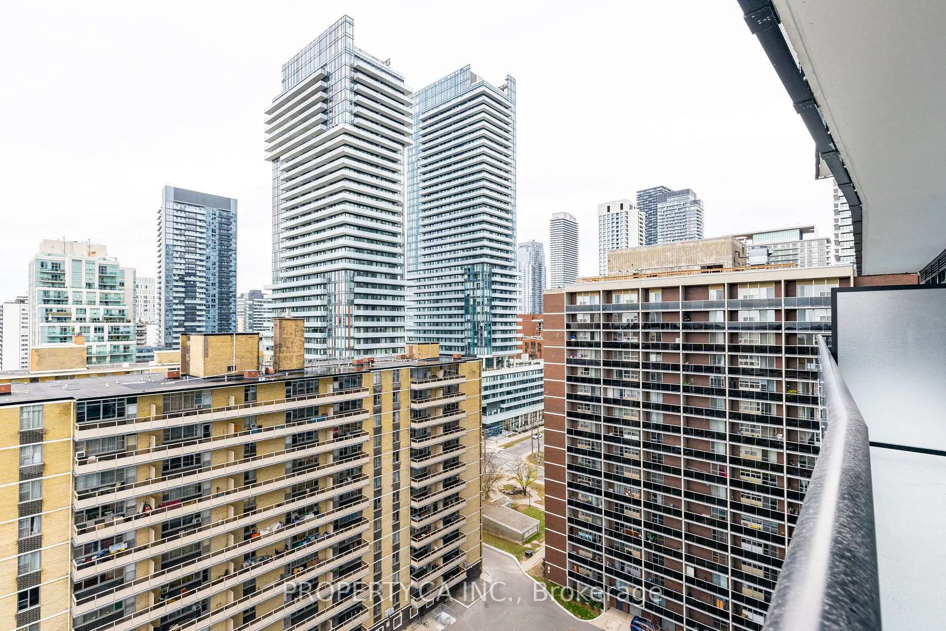Photo 23 of Unit 1401, 127 Broadway Avenue, Toronto, Mount Pleasant West — HOMEH