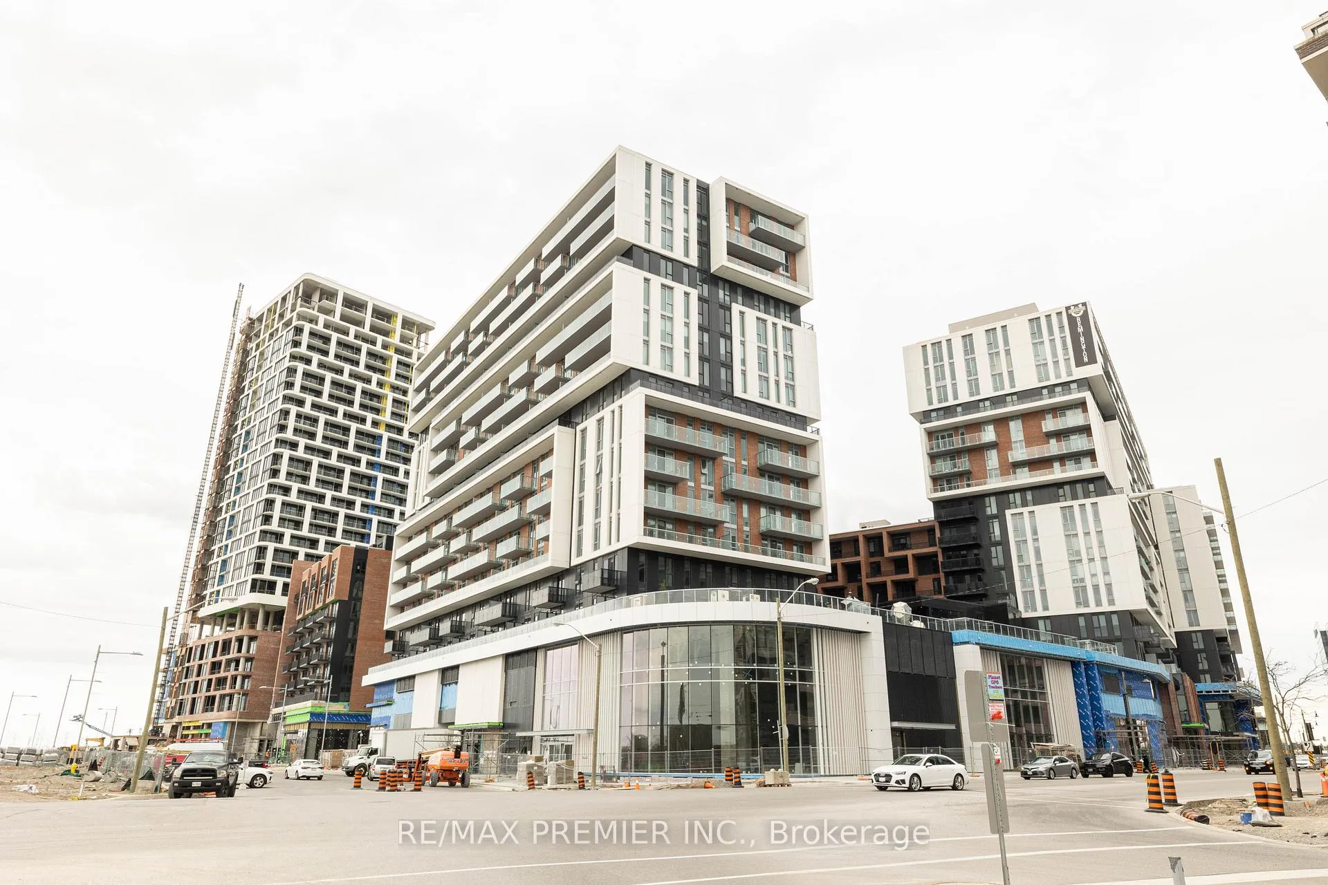 Front of Unit 805B, 292 Verdale Crossing