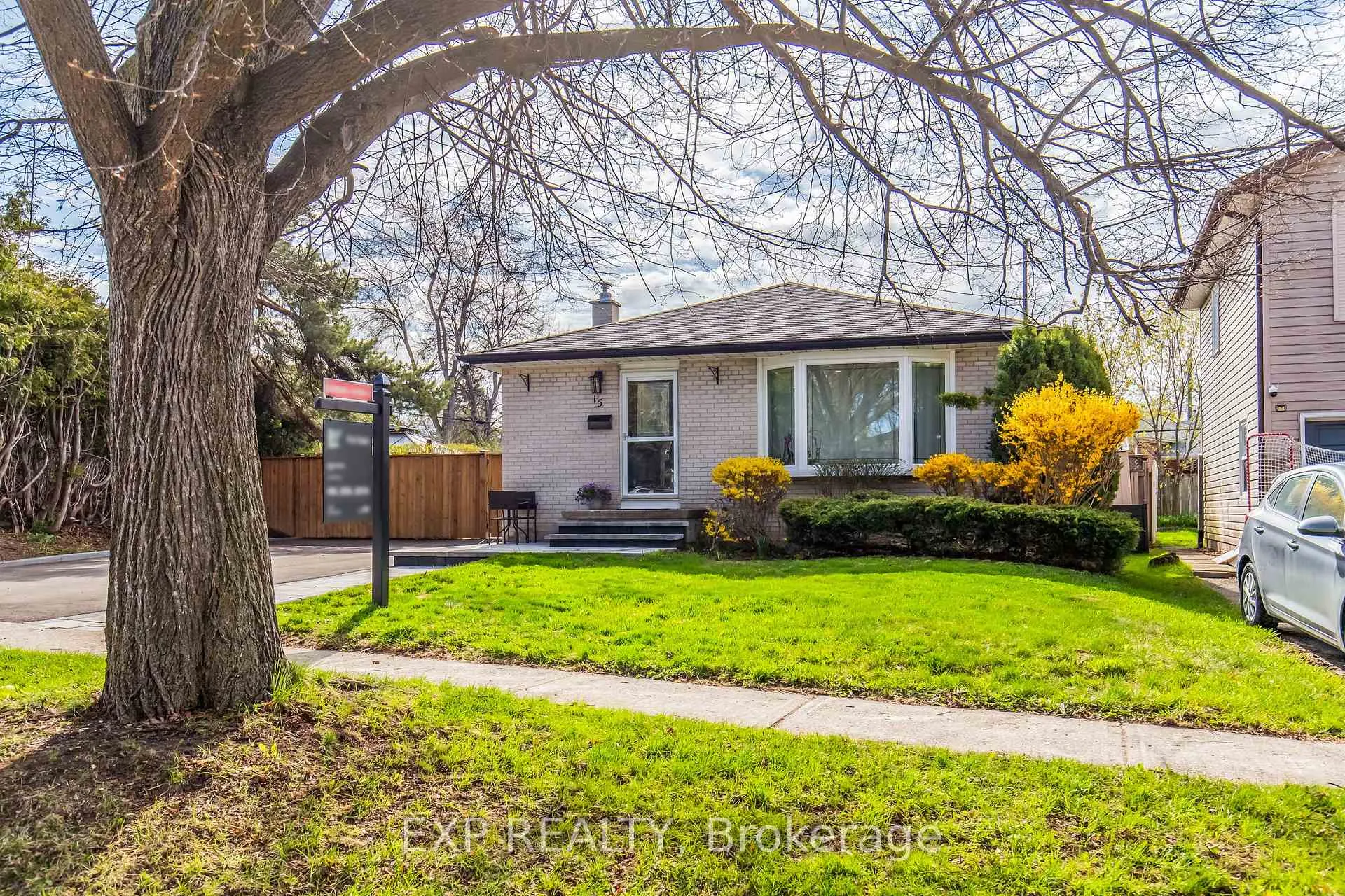 Photo 3 of 15 Rexway Drive, Halton Hills, Georgetown — HOMEH