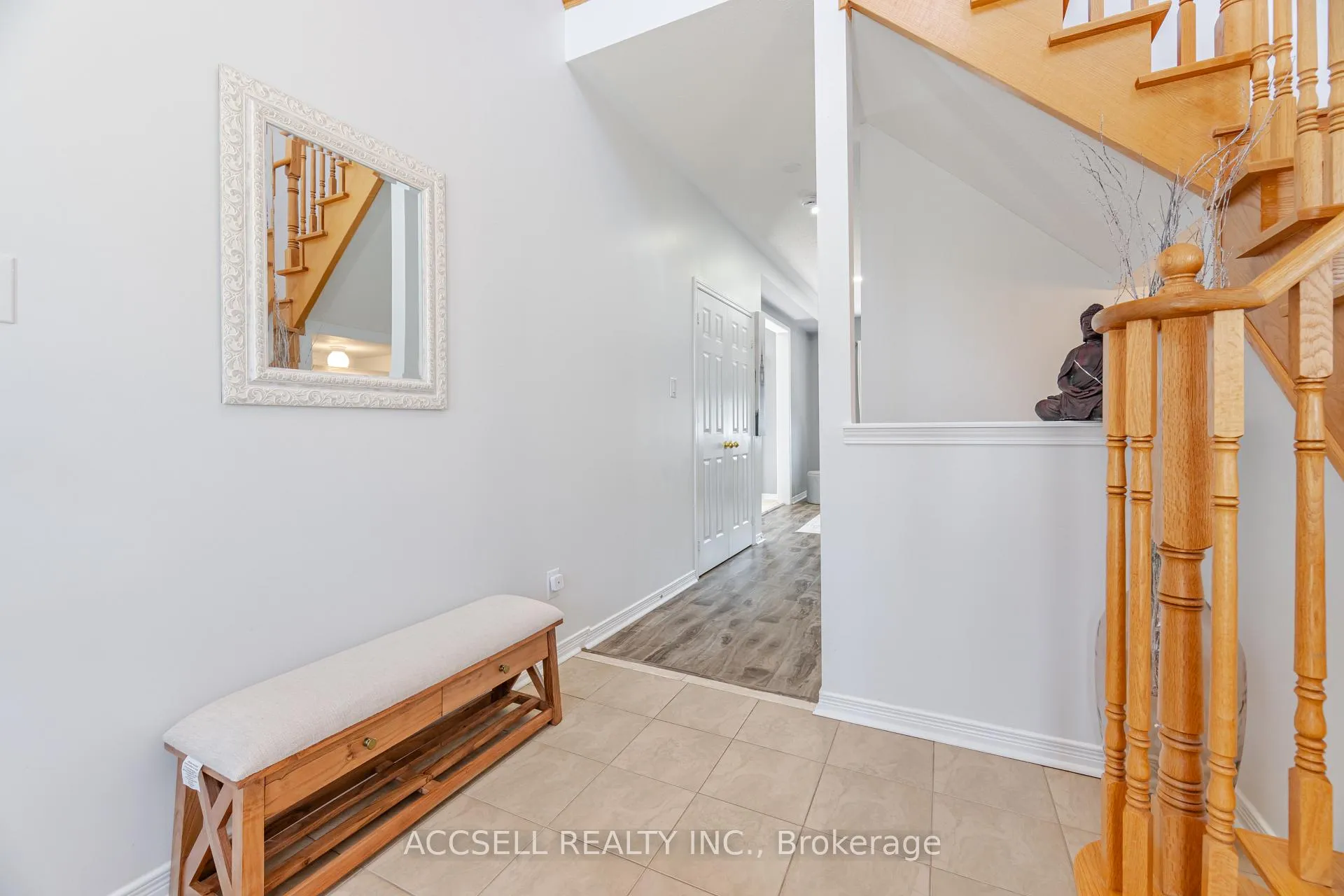 Photo 10 of 79 Lobb Court, Clarington, Bowmanville — HOMEH