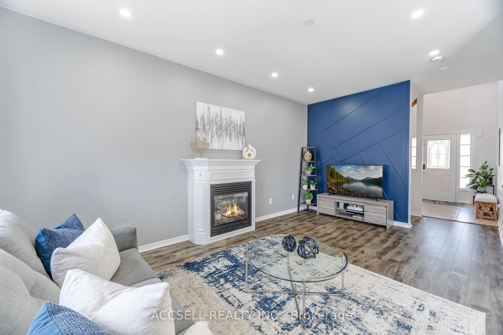 Photo 11 of 79 Lobb Court, Clarington, Bowmanville — HOMEH