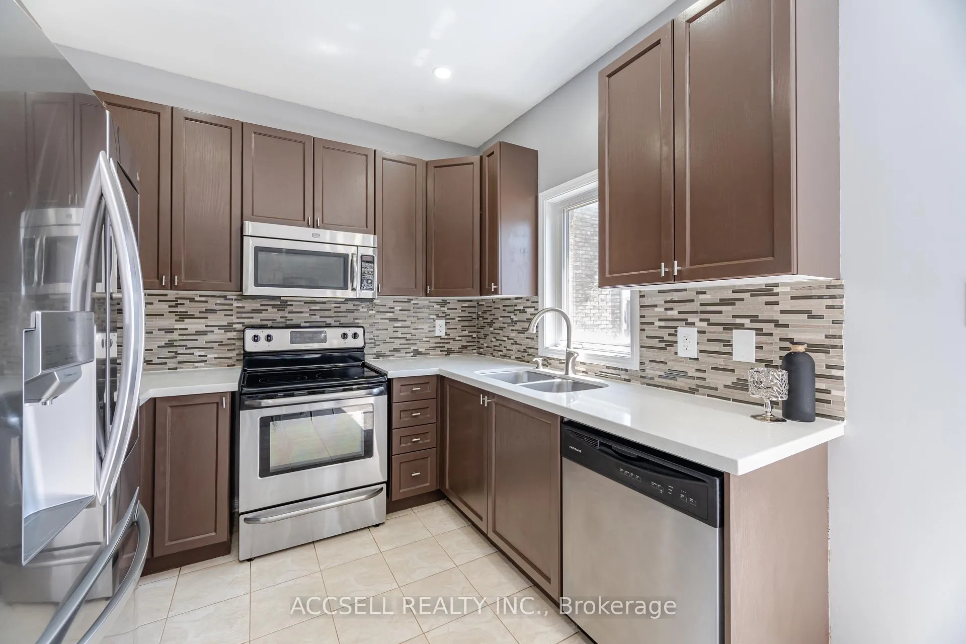 Photo 23 of 79 Lobb Court, Clarington, Bowmanville — HOMEH