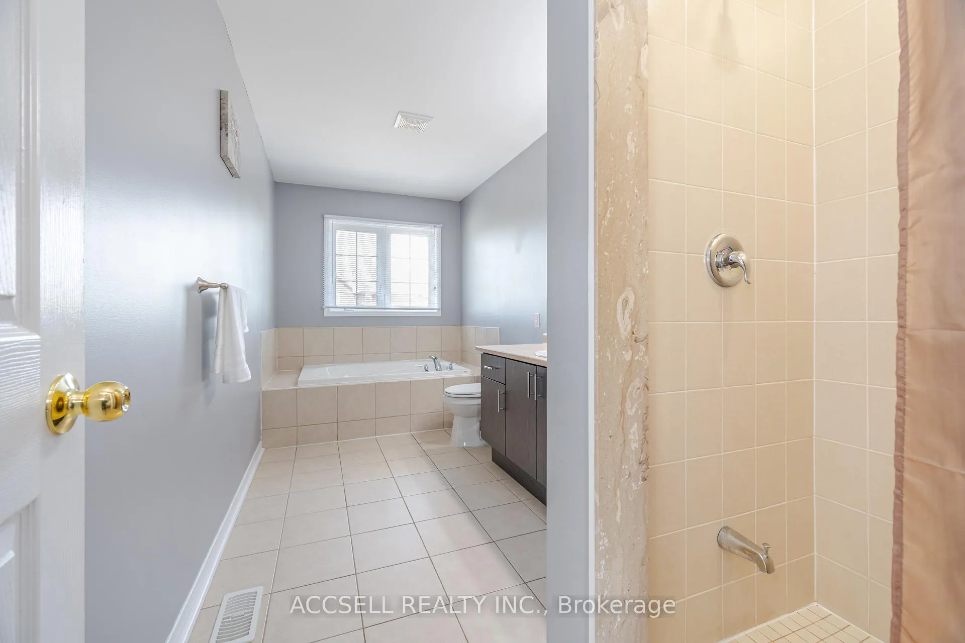 Photo 50 of 79 Lobb Court, Clarington, Bowmanville — HOMEH