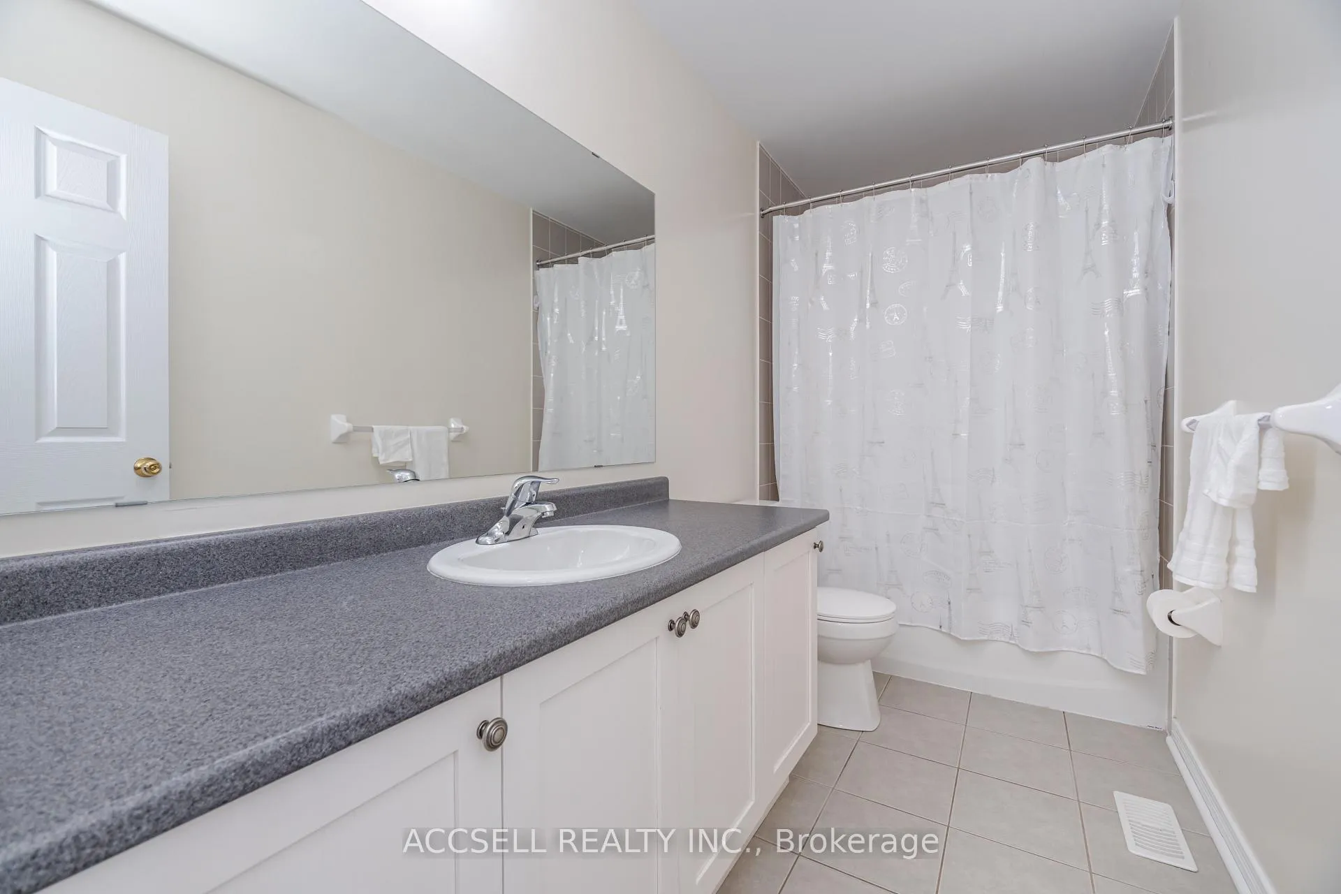 Photo 60 of 79 Lobb Court, Clarington, Bowmanville — HOMEH