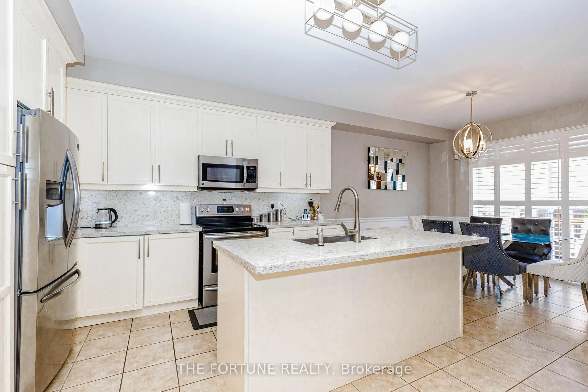 Photo 10 of 30 Cedarsprings Way, Brampton, Sandringham-Wellington — HOMEH