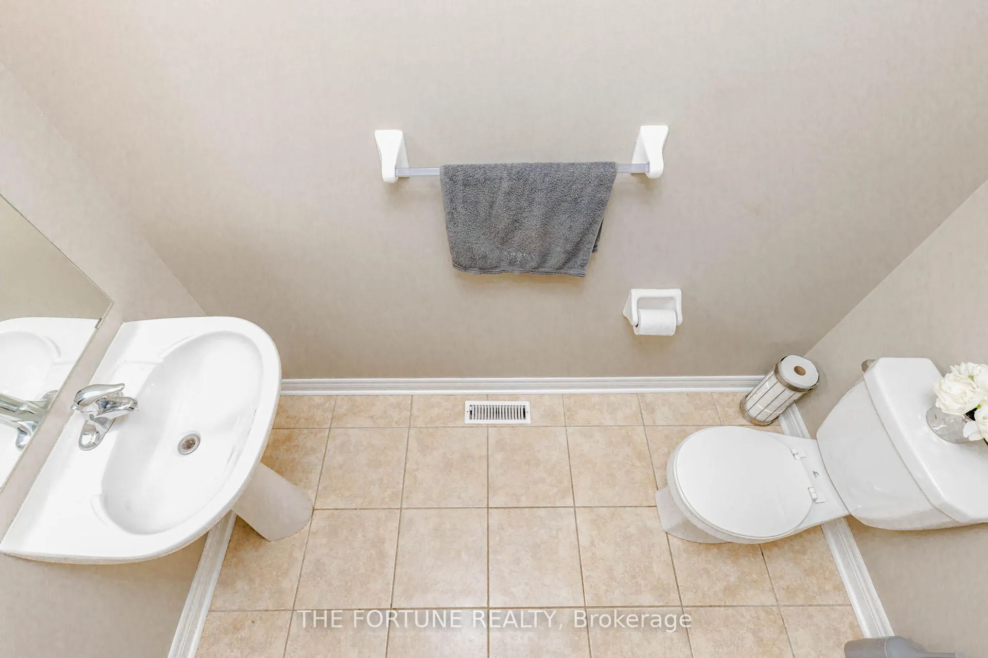 Photo 28 of 30 Cedarsprings Way, Brampton, Sandringham-Wellington — HOMEH