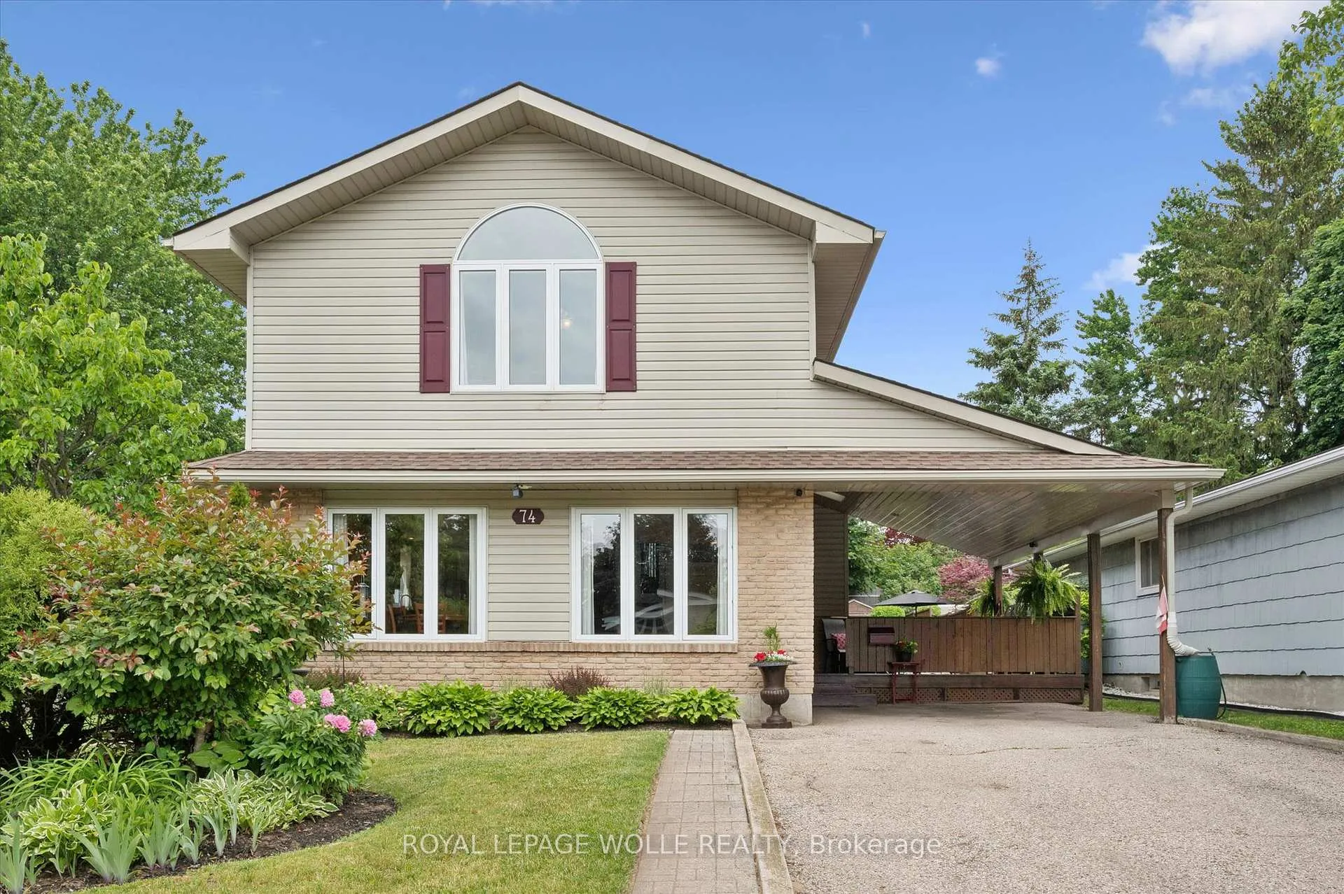 Photo 3 of 74 Calmcrest Drive, Kitchener — HOMEH