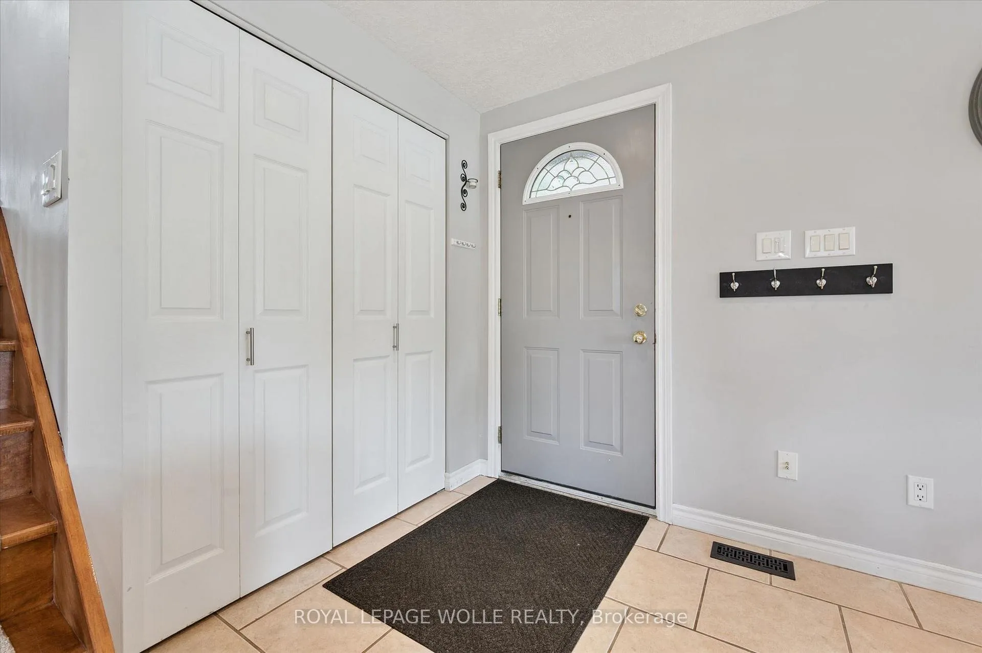 Photo 12 of 74 Calmcrest Drive, Kitchener — HOMEH