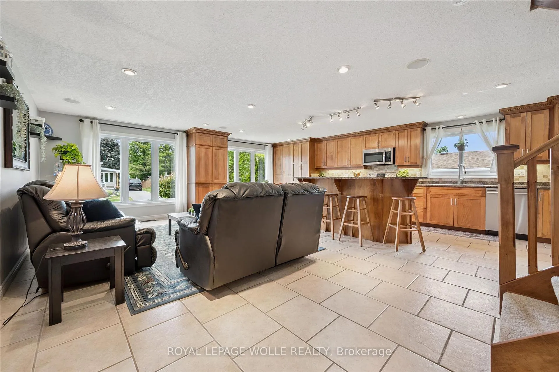 Photo 13 of 74 Calmcrest Drive, Kitchener — HOMEH