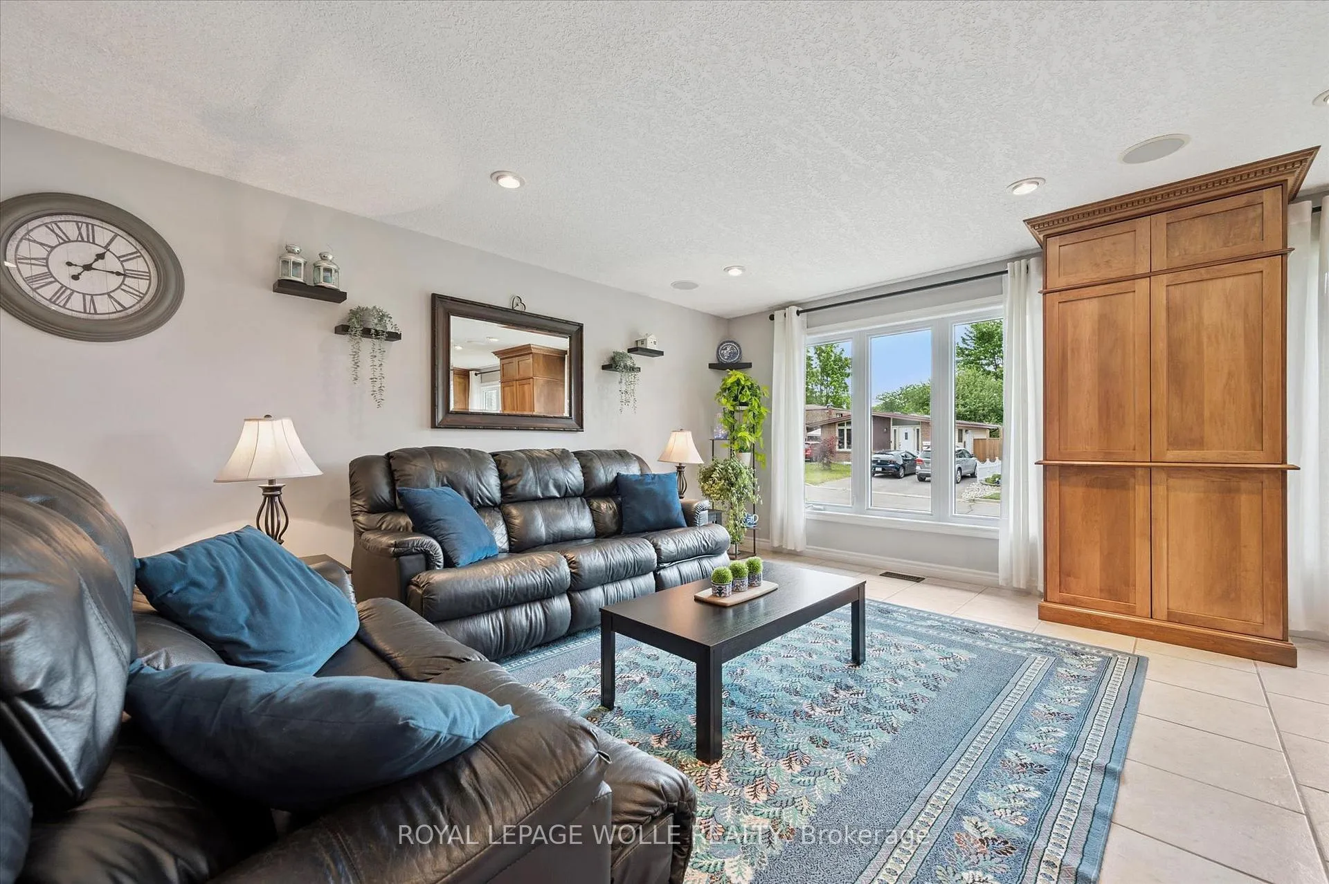 Photo 16 of 74 Calmcrest Drive, Kitchener — HOMEH