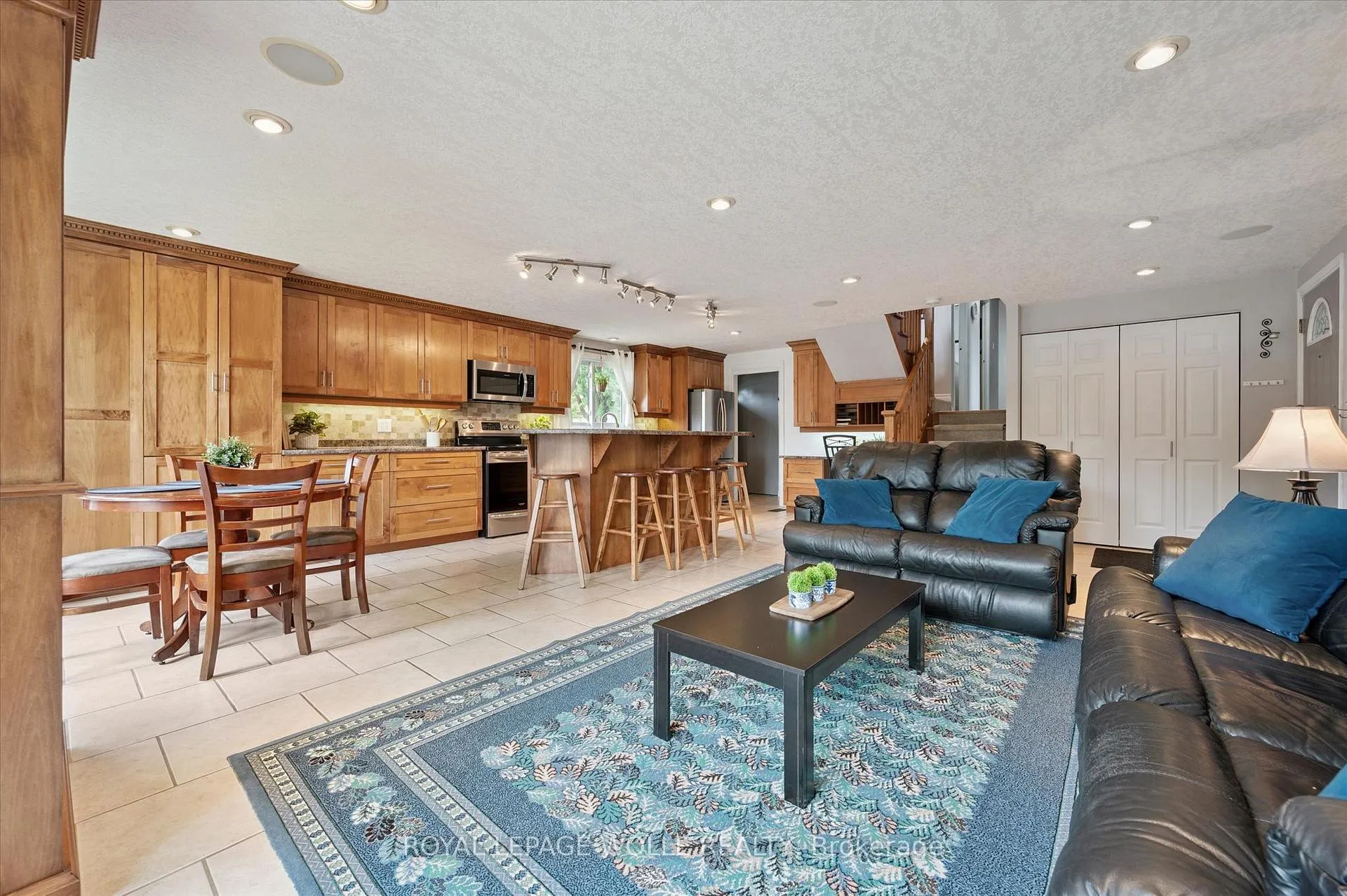 Photo 17 of 74 Calmcrest Drive, Kitchener — HOMEH
