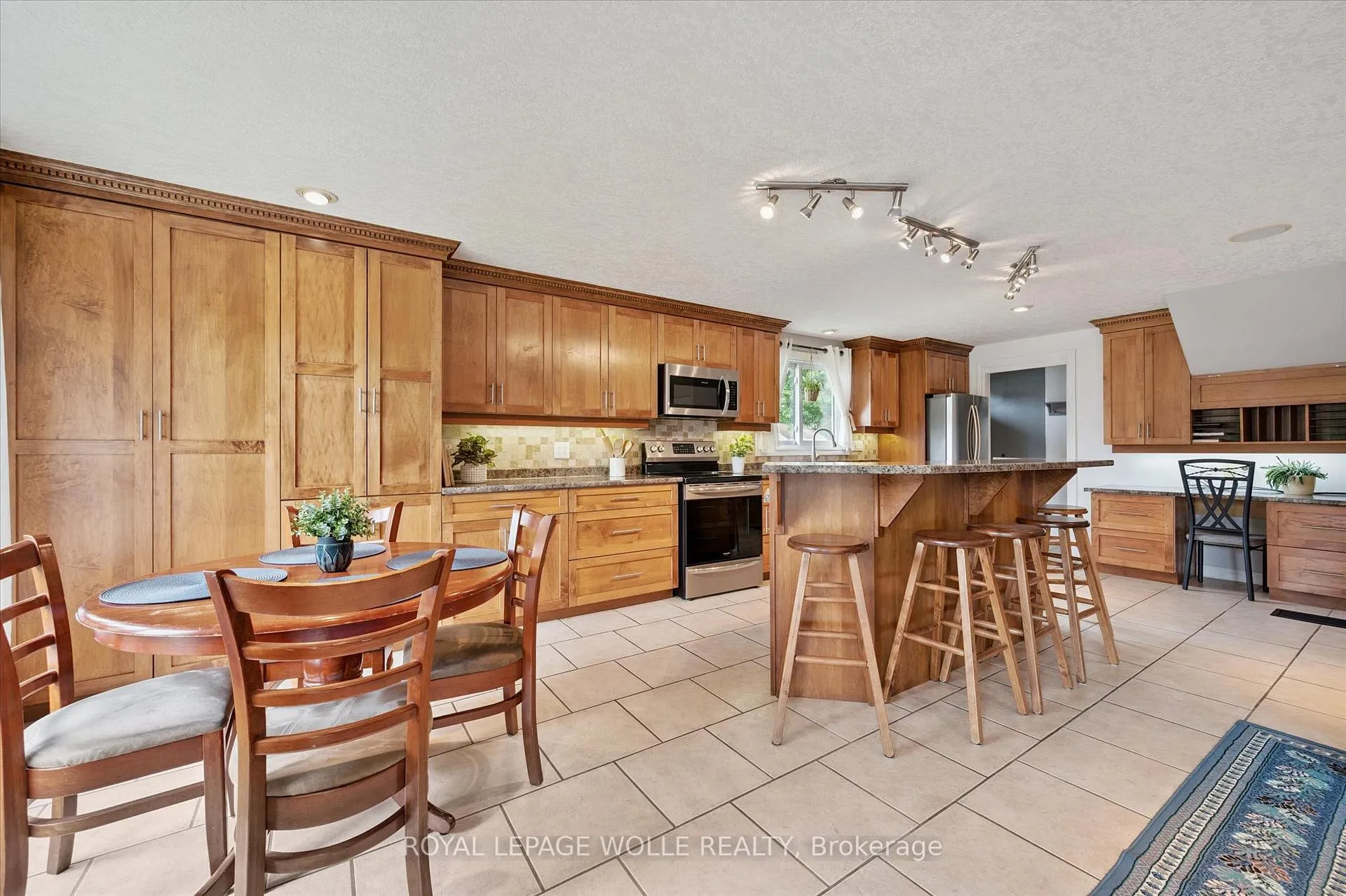 Photo 22 of 74 Calmcrest Drive, Kitchener — HOMEH