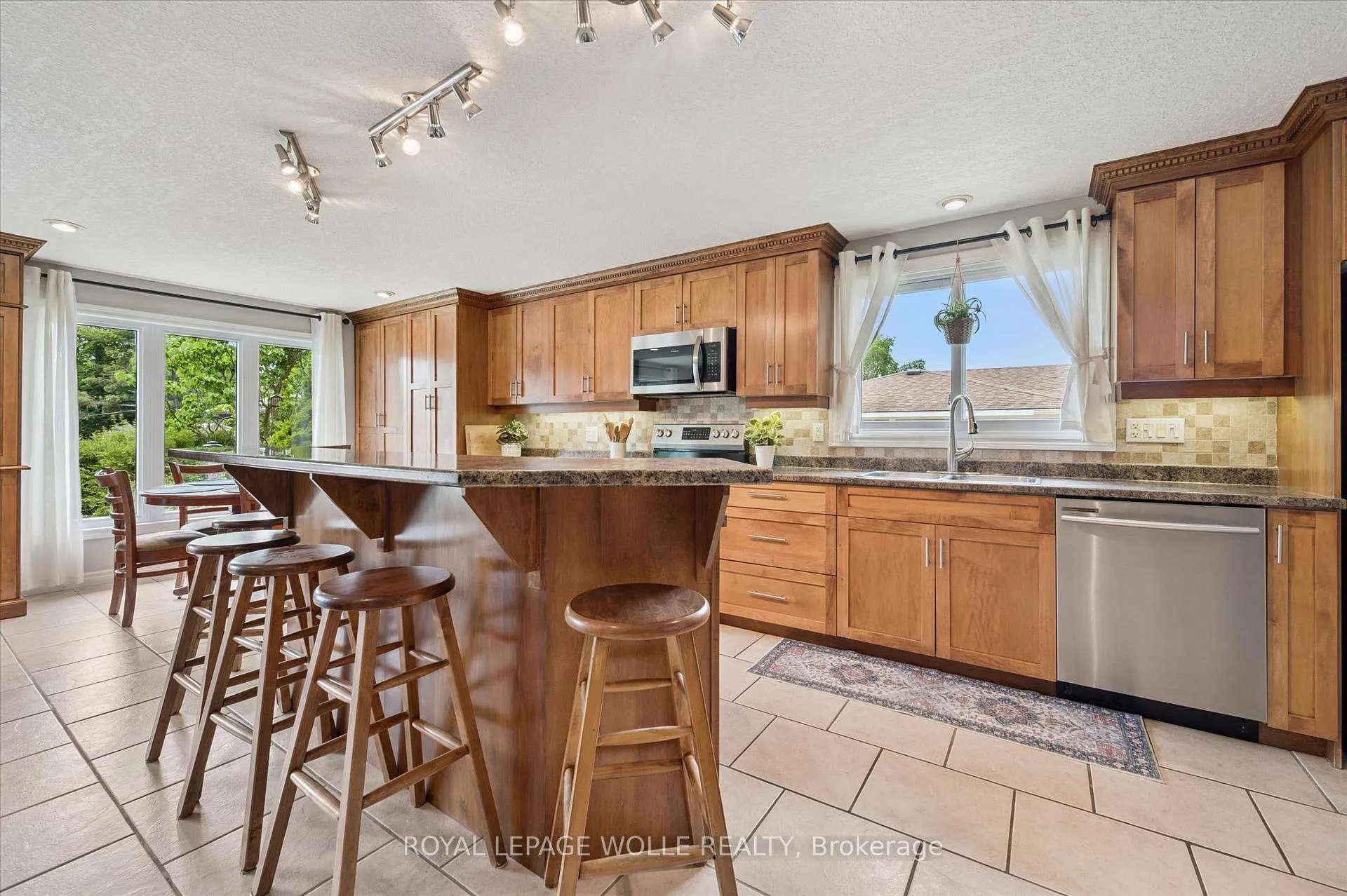 Photo 24 of 74 Calmcrest Drive, Kitchener — HOMEH