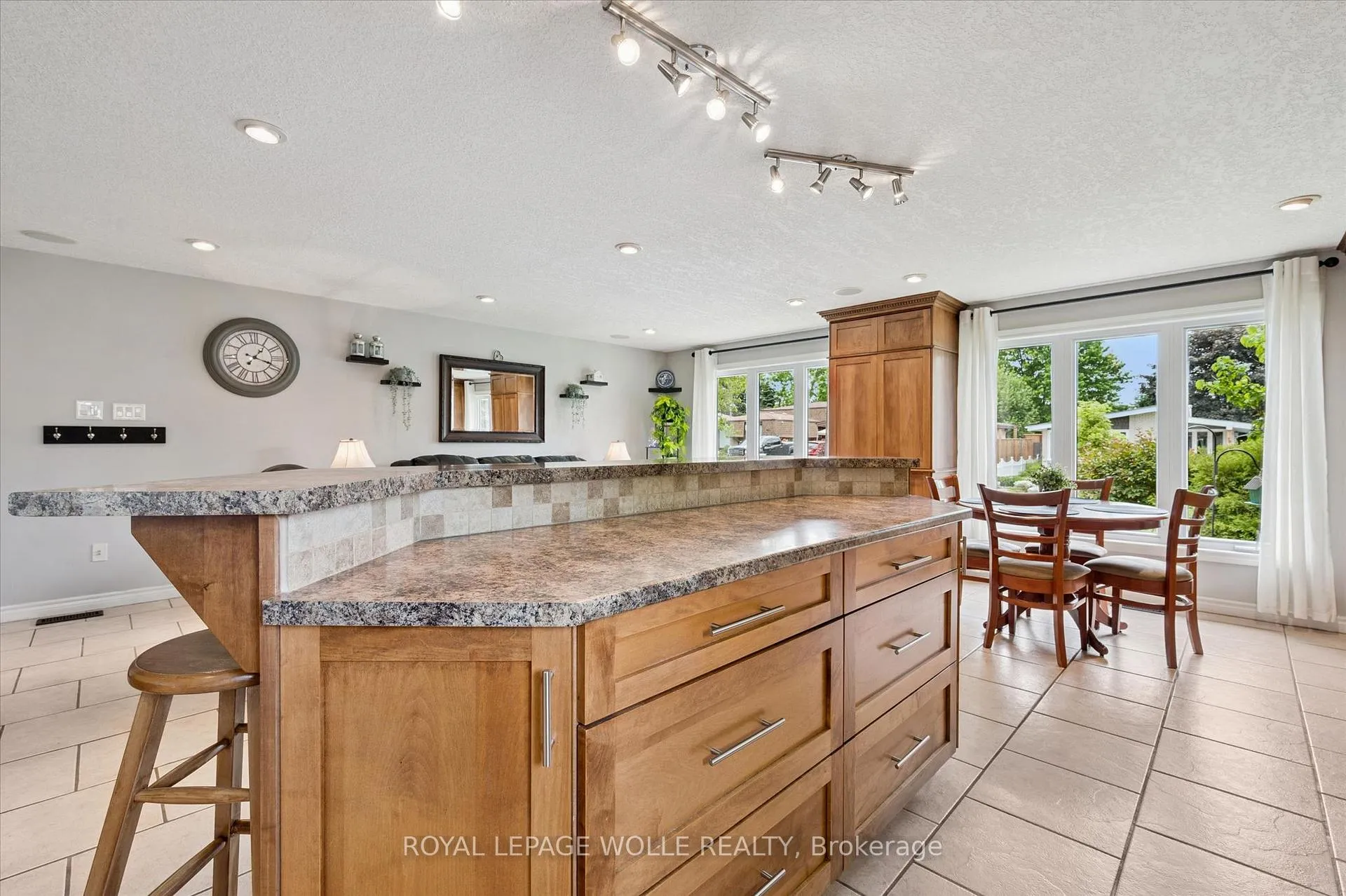 Photo 30 of 74 Calmcrest Drive, Kitchener — HOMEH