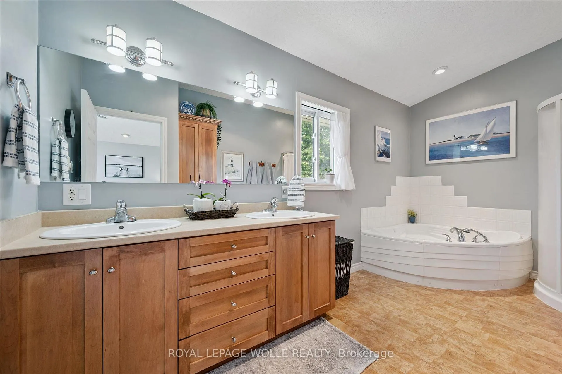 Photo 54 of 74 Calmcrest Drive, Kitchener — HOMEH