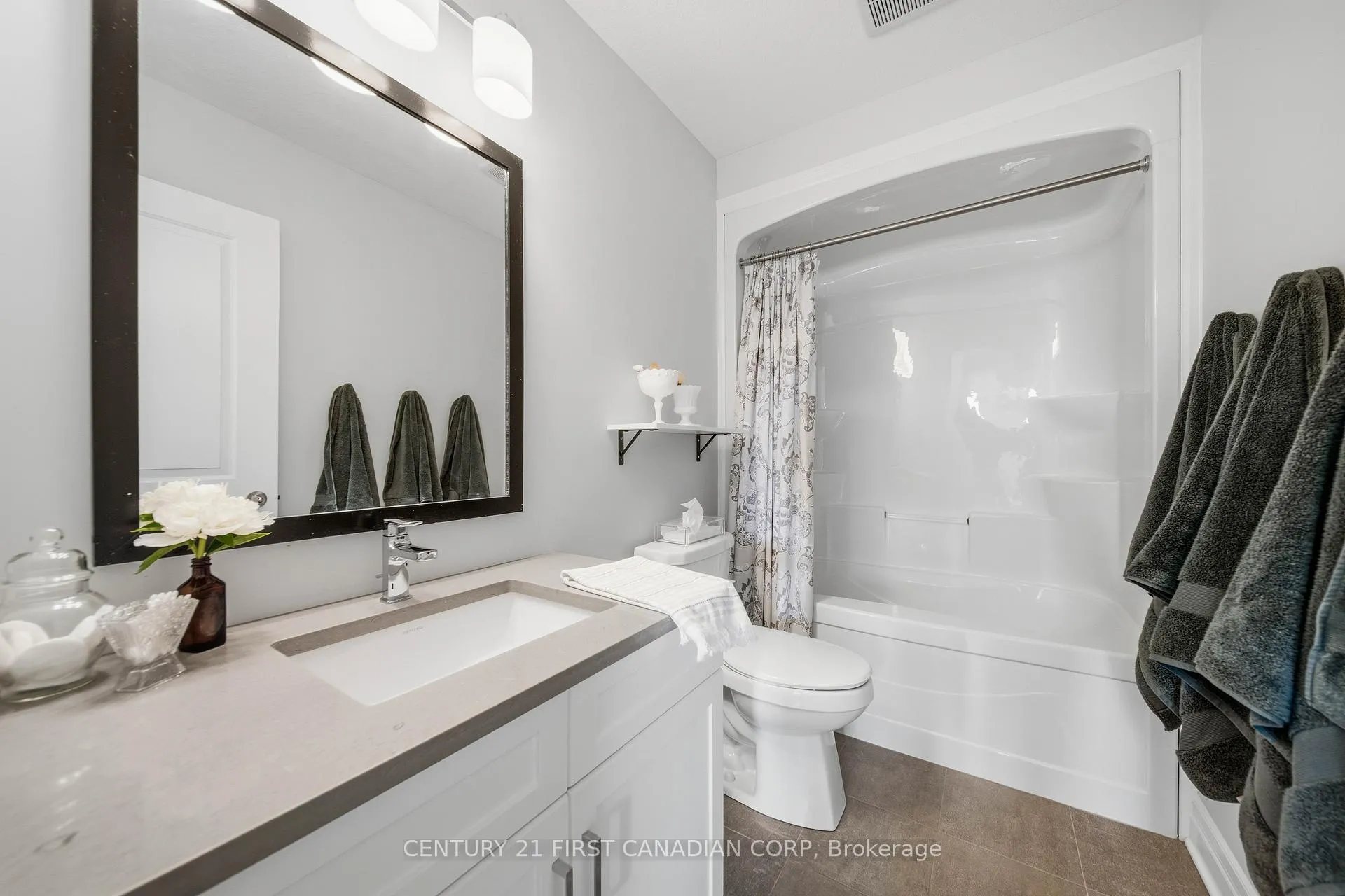 Photo 49 of 148 Gilmour Drive, Lucan Biddulph, Lucan — HOMEH