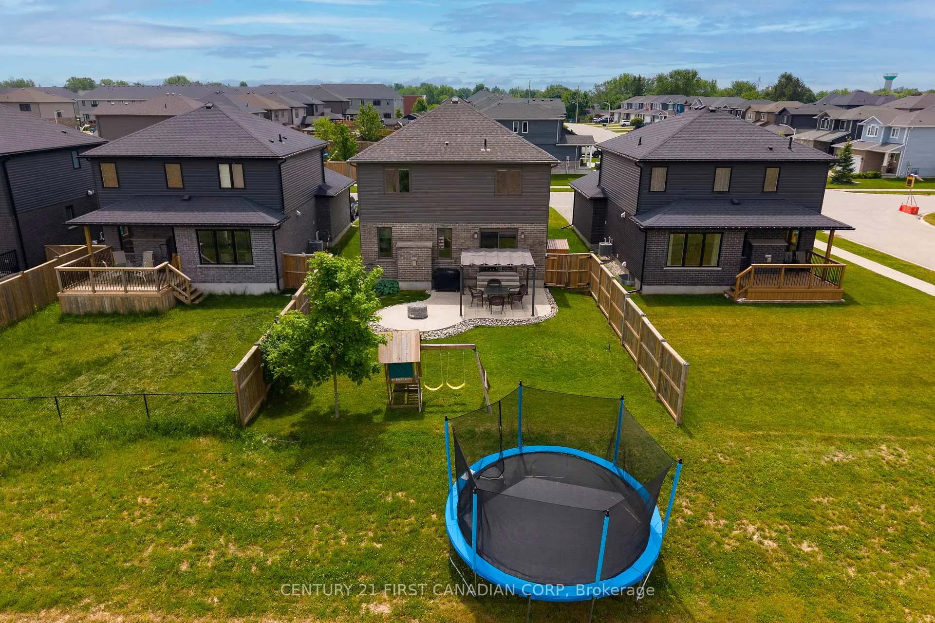 Photo 63 of 148 Gilmour Drive, Lucan Biddulph, Lucan — HOMEH