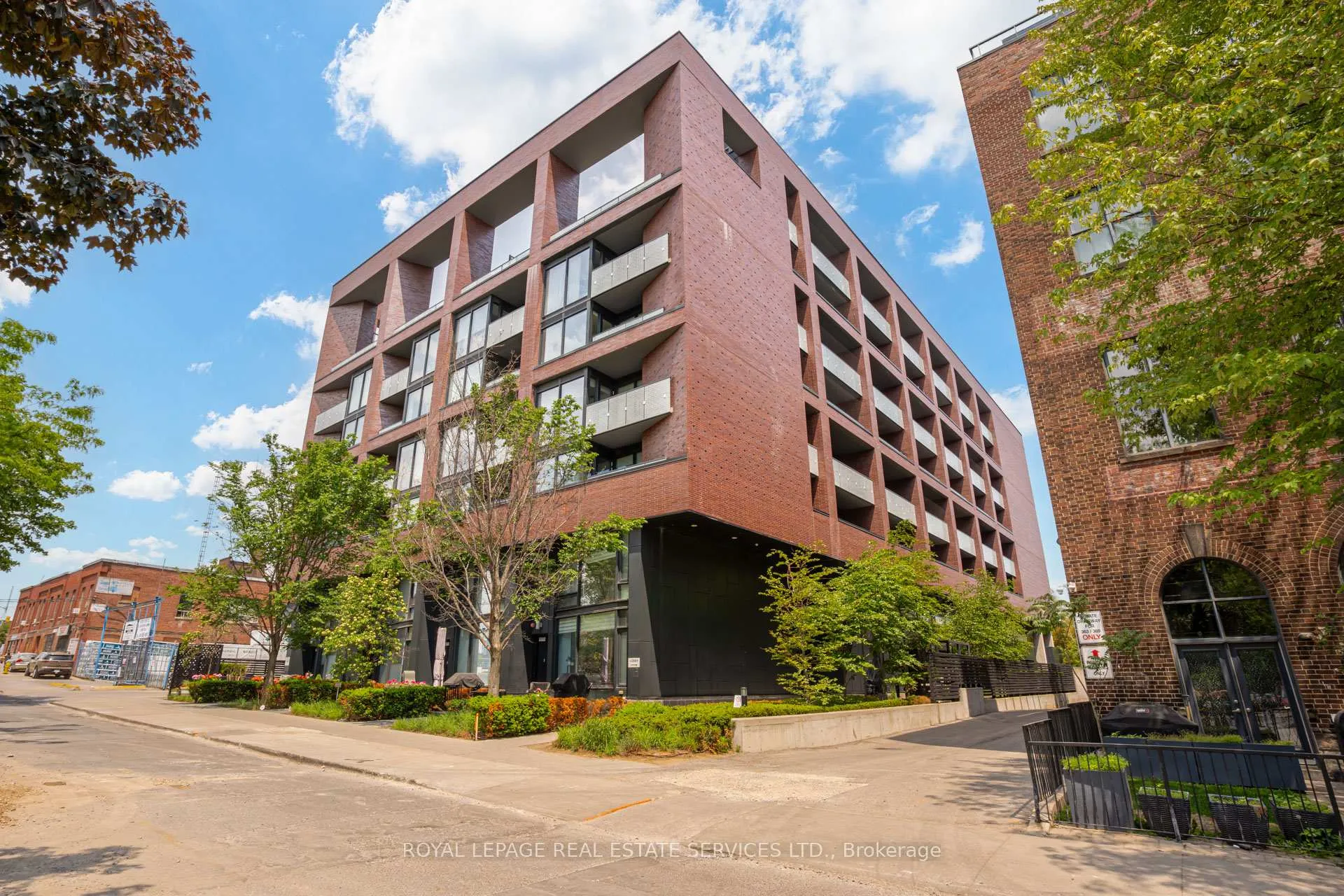 Front of Unit PH # 09, 383 Sorauren Avenue