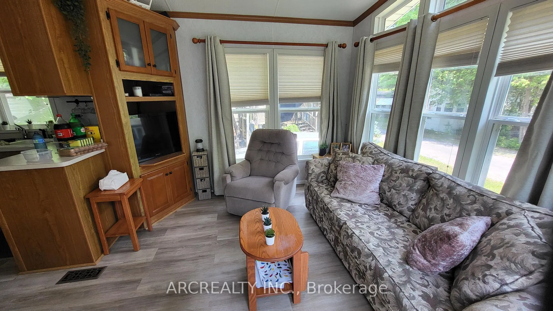 Photo 11 of 10 Chickadee Court, Georgina, Pefferlaw — HOMEH