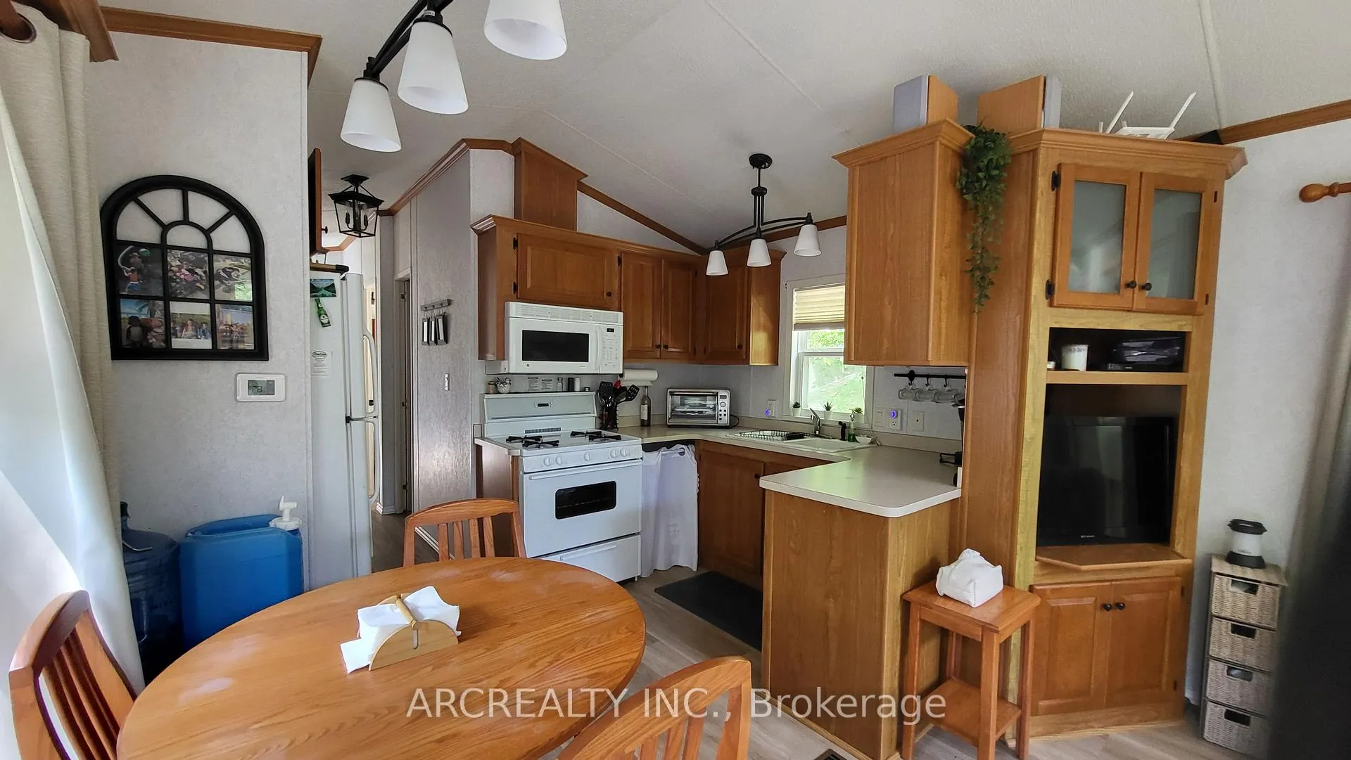 Photo 14 of 10 Chickadee Court, Georgina, Pefferlaw — HOMEH