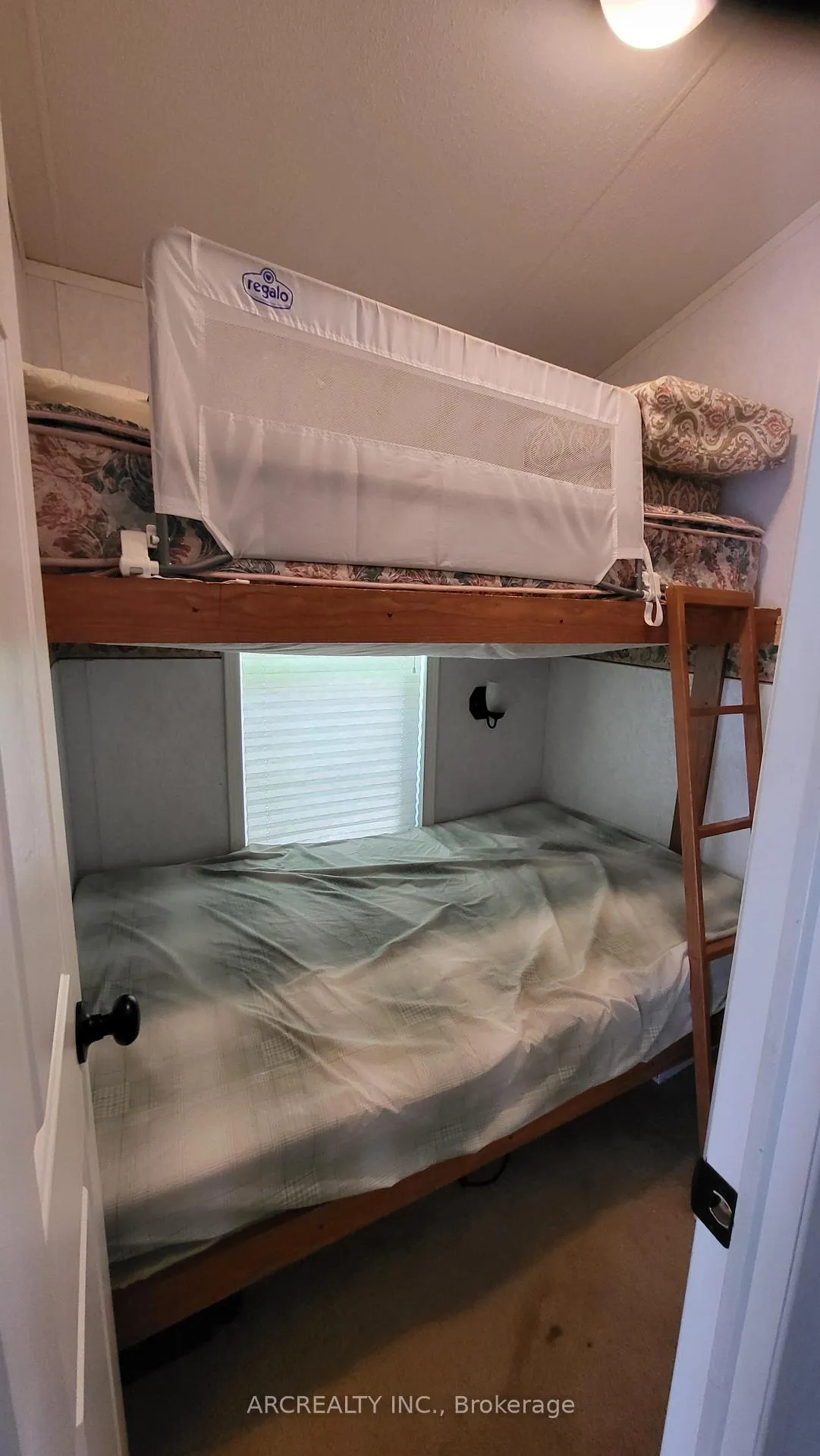 Photo 19 of 10 Chickadee Court, Georgina, Pefferlaw — HOMEH