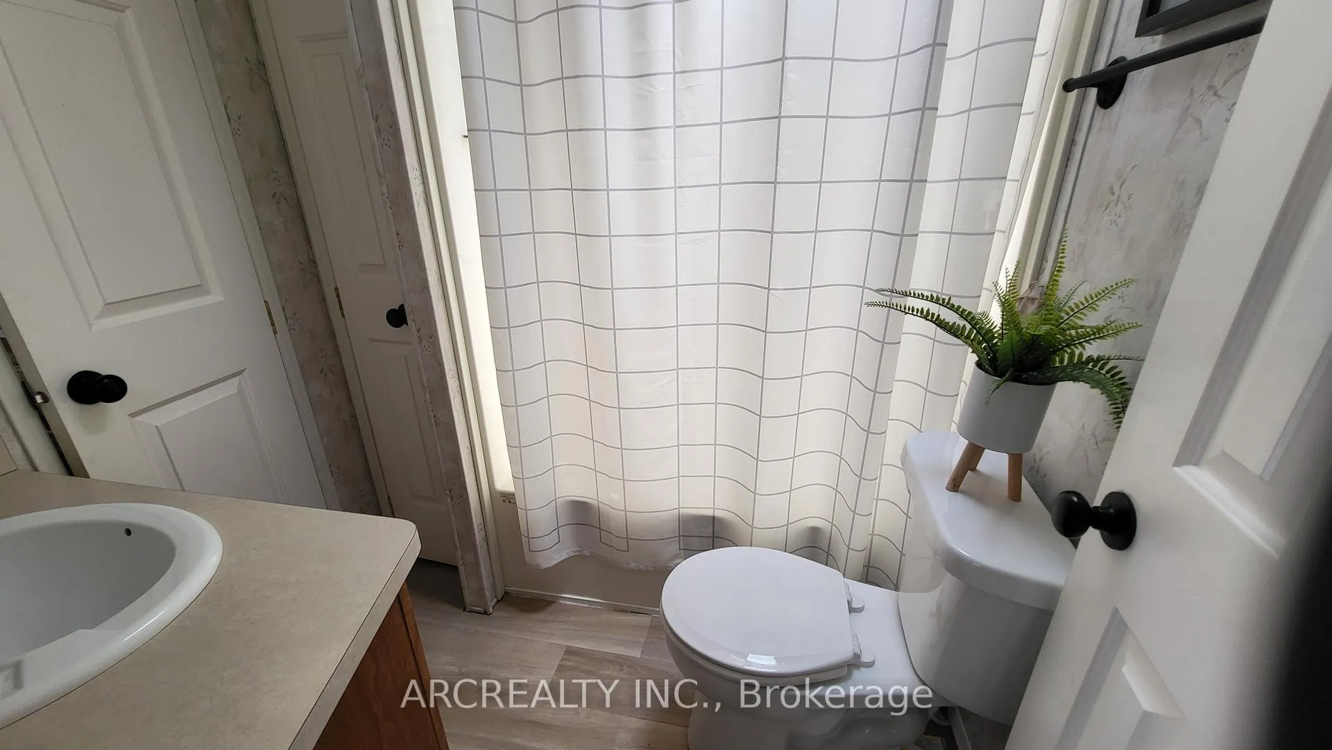 Photo 22 of 10 Chickadee Court, Georgina, Pefferlaw — HOMEH