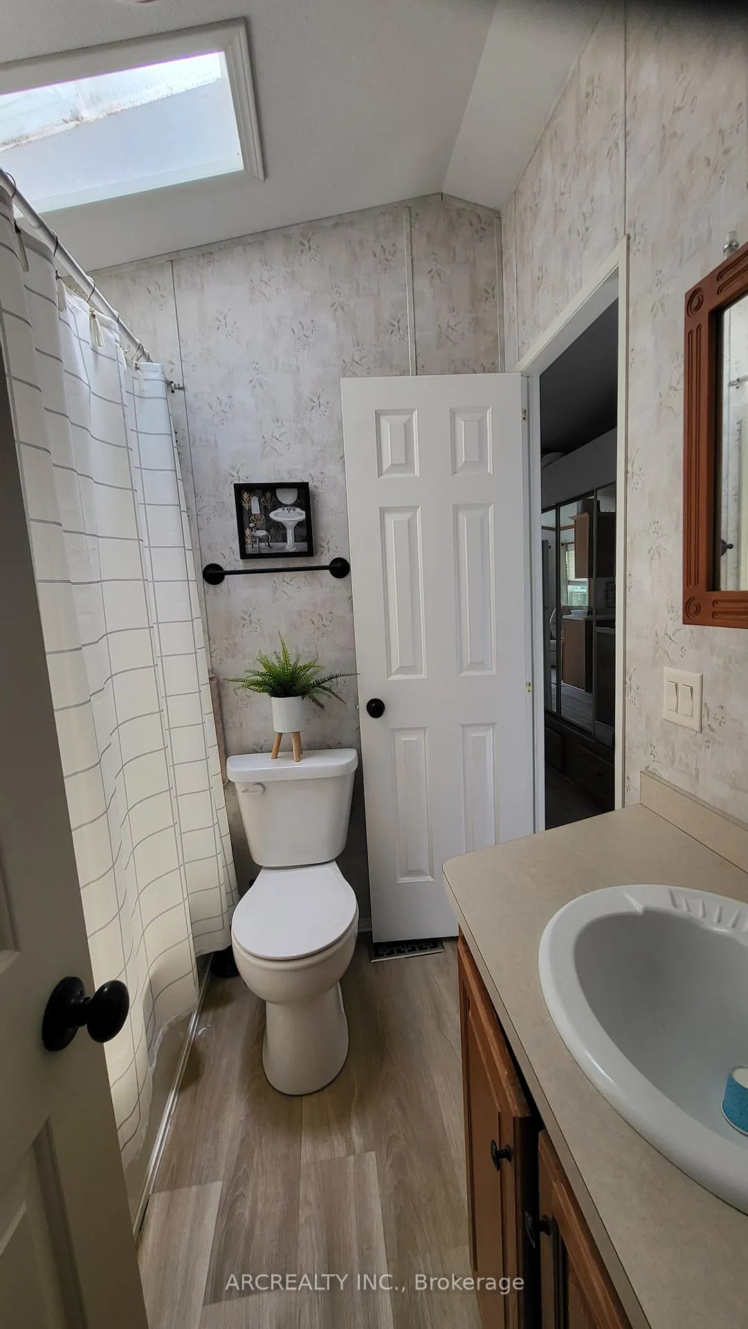Photo 23 of 10 Chickadee Court, Georgina, Pefferlaw — HOMEH