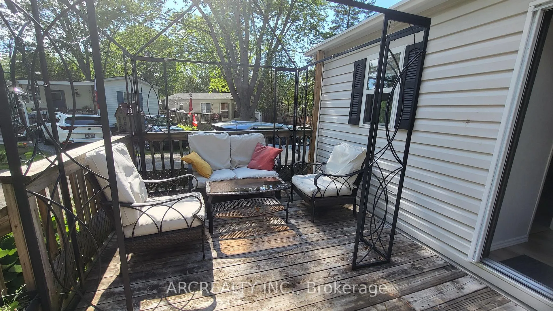 Photo 5 of 10 Chickadee Court, Georgina, Pefferlaw — HOMEH