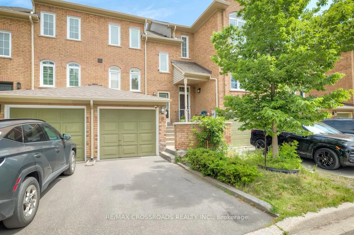 Front of 8 Larissa Court