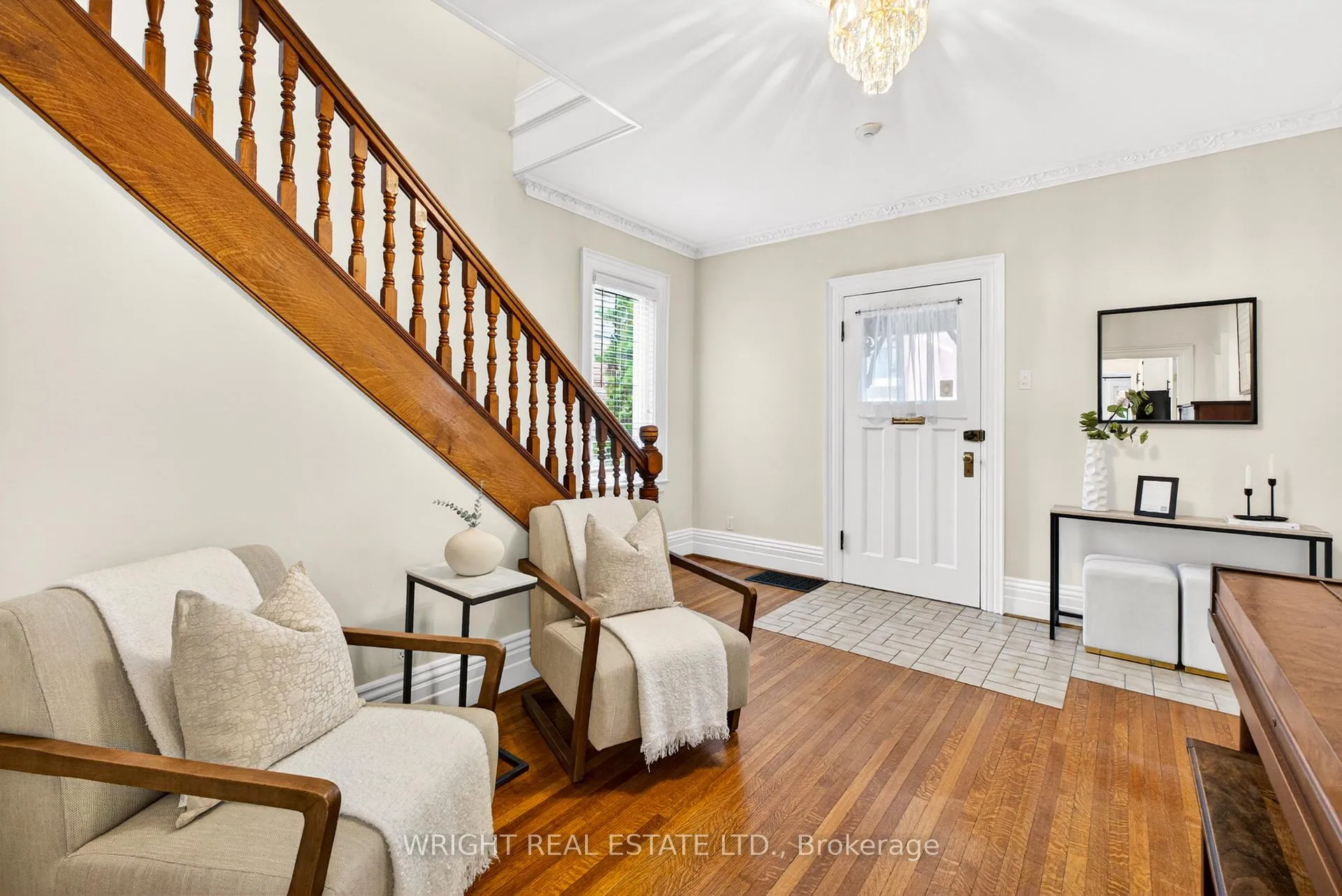 Photo 5 of 44 Wallace Street, Vaughan, West Woodbridge — HOMEH
