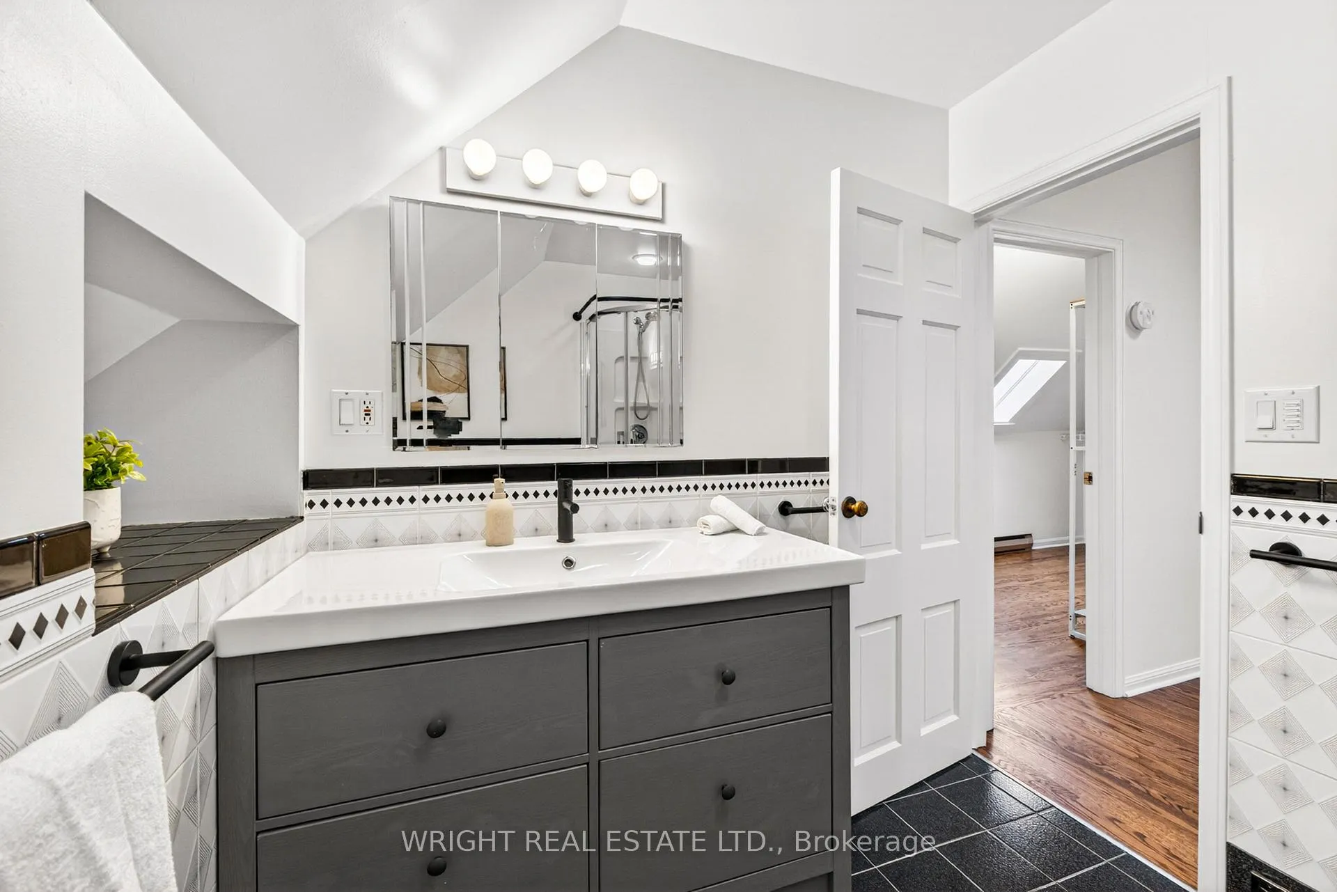 Photo 52 of 44 Wallace Street, Vaughan, West Woodbridge — HOMEH